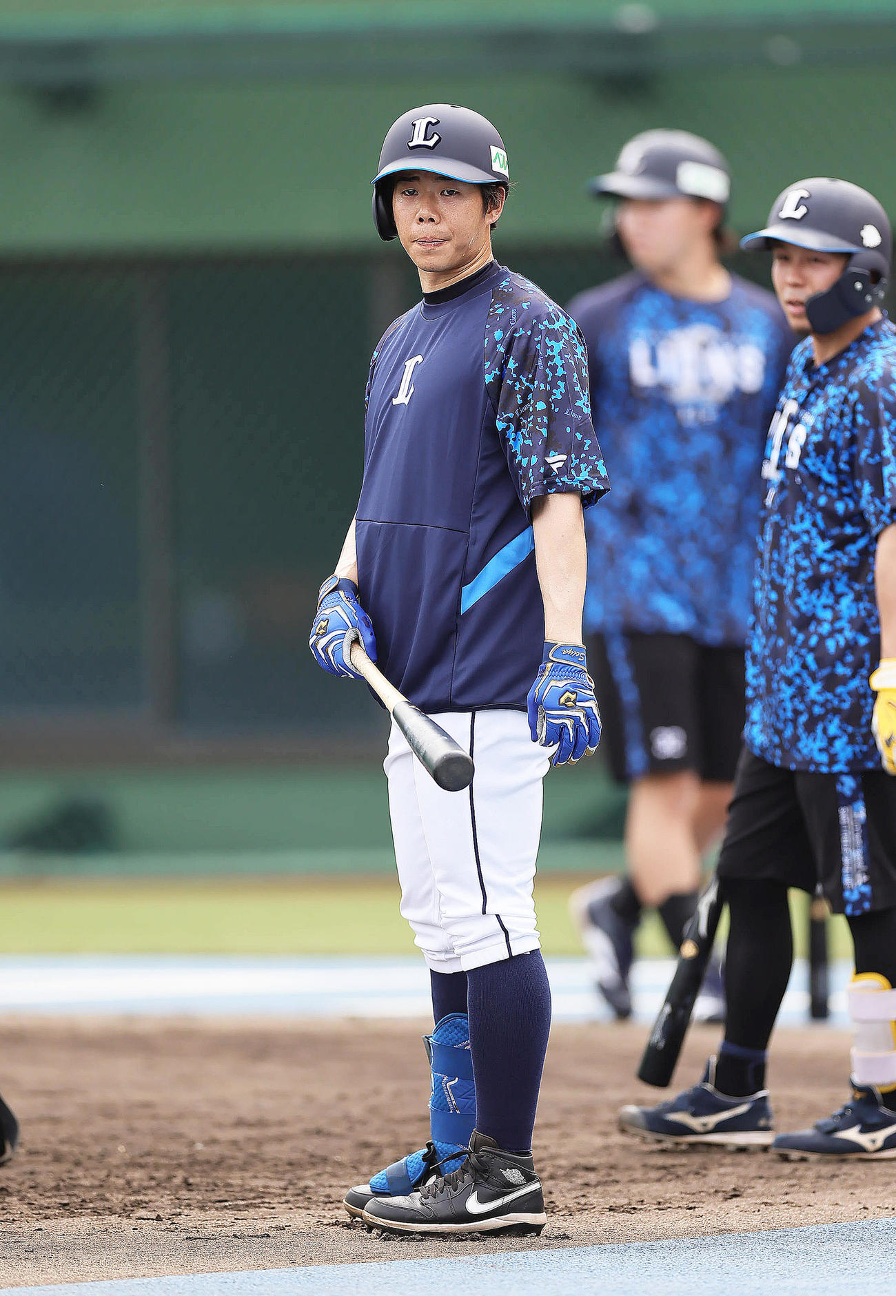 試合前の練習を行う西武松原（撮影・足立雅史）