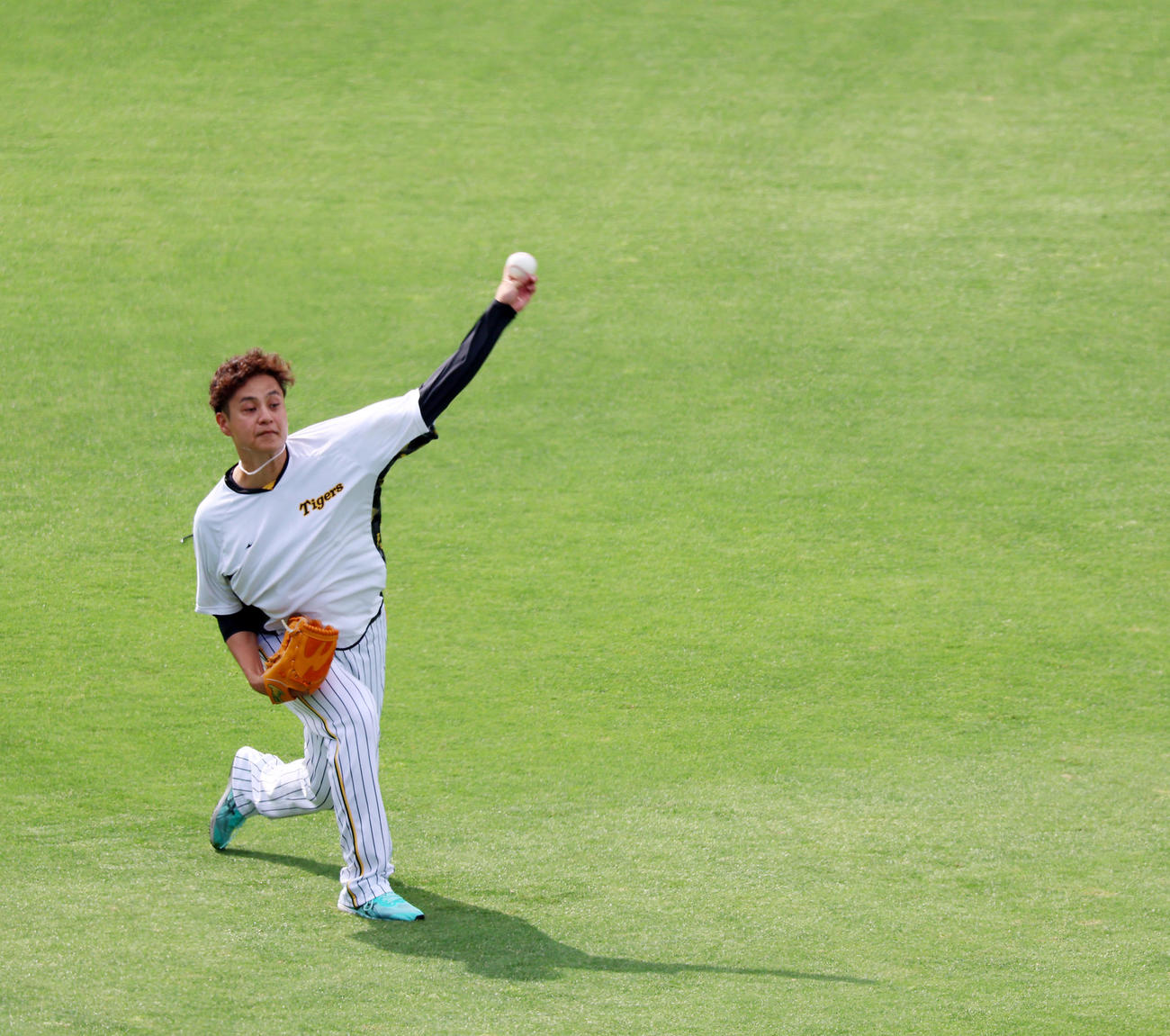 阪神対中日　キャッチボールする大竹（撮影・加藤哉）