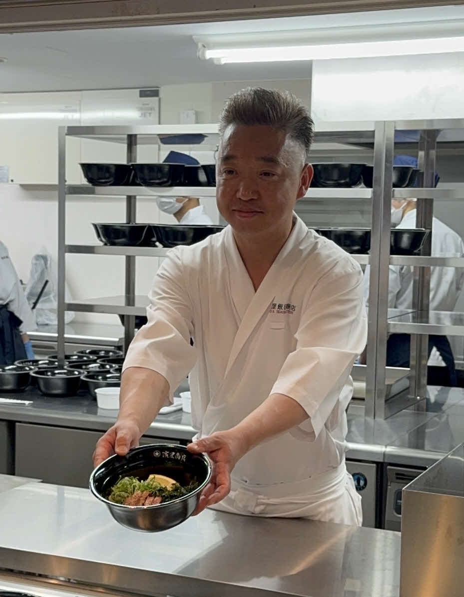超人気ラーメン店「らぁ麺　飯田商店」とのコラボ商品「すたぁ麺」を提供する飯田商店の店主・飯田さん（撮影・小早川宗一郎）
