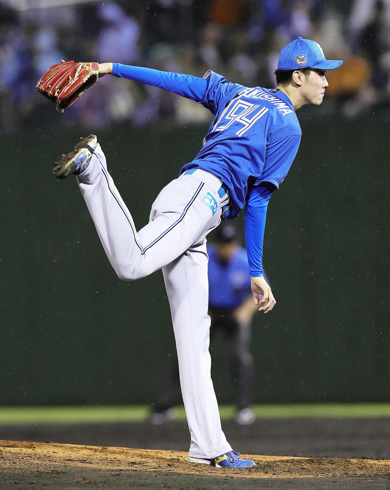 西武対日本ハム　日本ハム先発の福島（撮影・足立雅史）