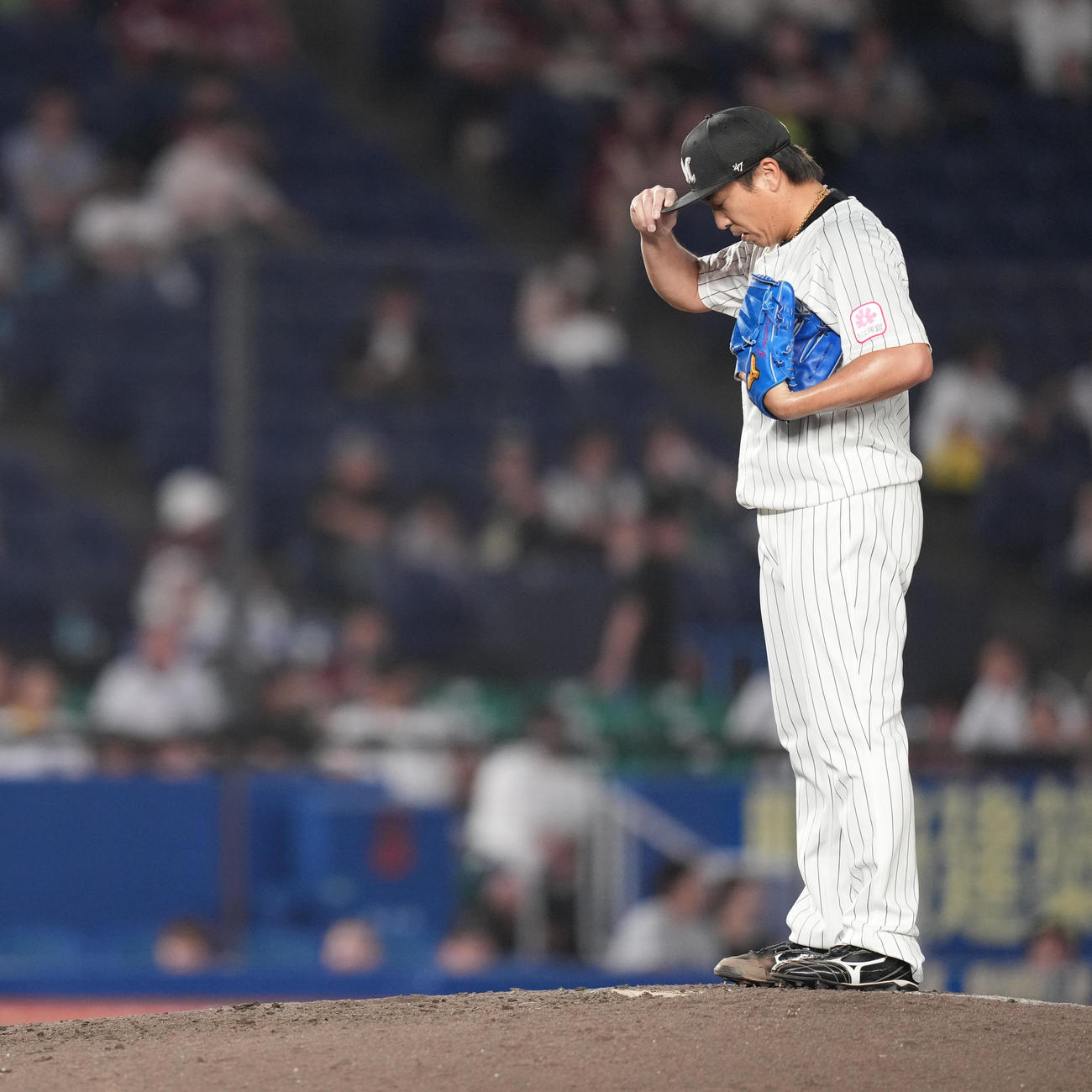 ロッテ対楽天　9回表、マウンドで集中するロッテ益田（撮影・鈴木みどり）
