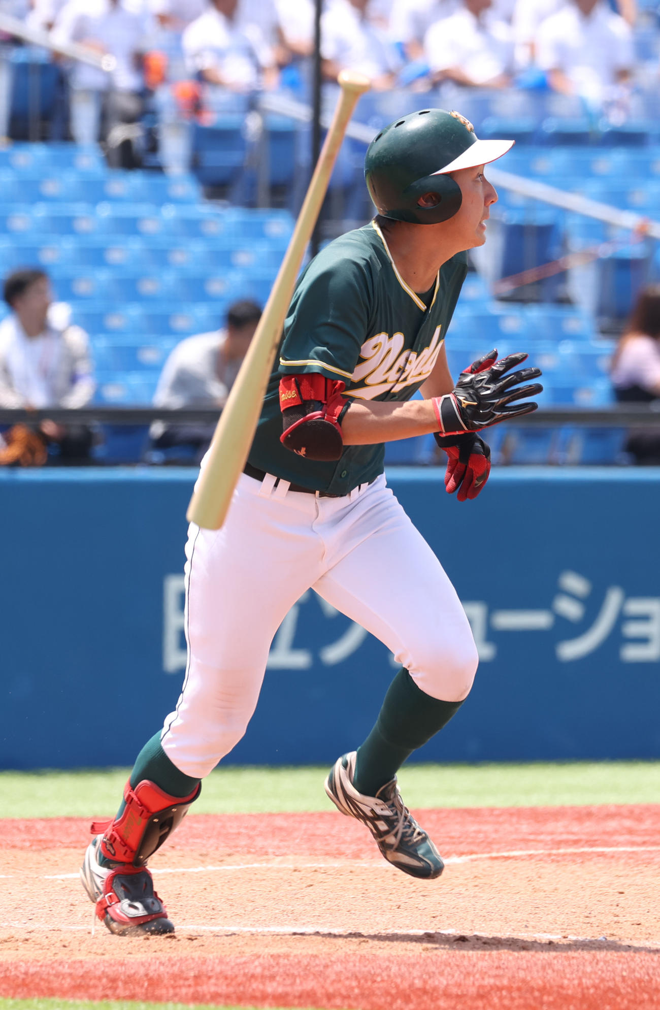 東農大対駒大　2回表東農大2死満塁、和田は中越えに三塁打を放つ（撮影・柴田隆二）