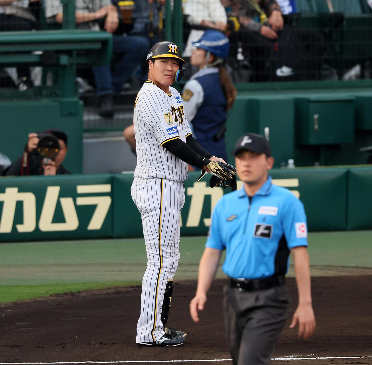 阪神対中日　1回裏阪神1死一、三塁、遊ゴロ併殺打に倒れた大山（撮影・加藤哉）