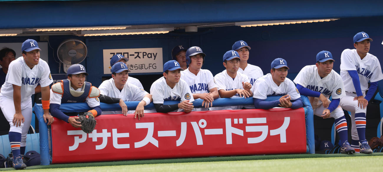 東農大に敗れ2部降格の駒大ナイン（撮影・柴田隆二）
