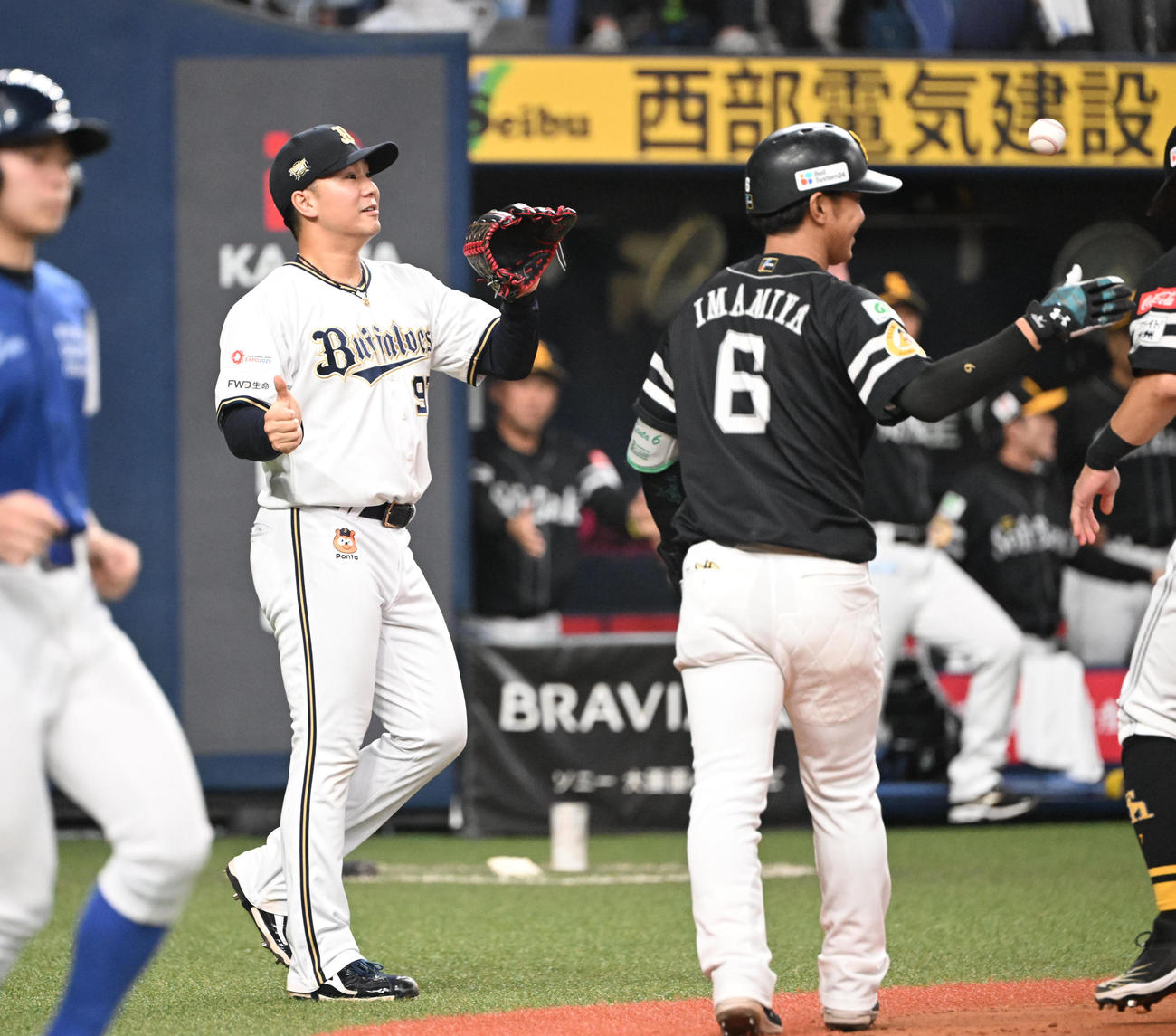オリックス対ソフトバンク　8回表ソフトバンク無死一塁、柳町に適時二塁打を浴び無失点記録が途絶えた古田島（撮影・和賀正仁）