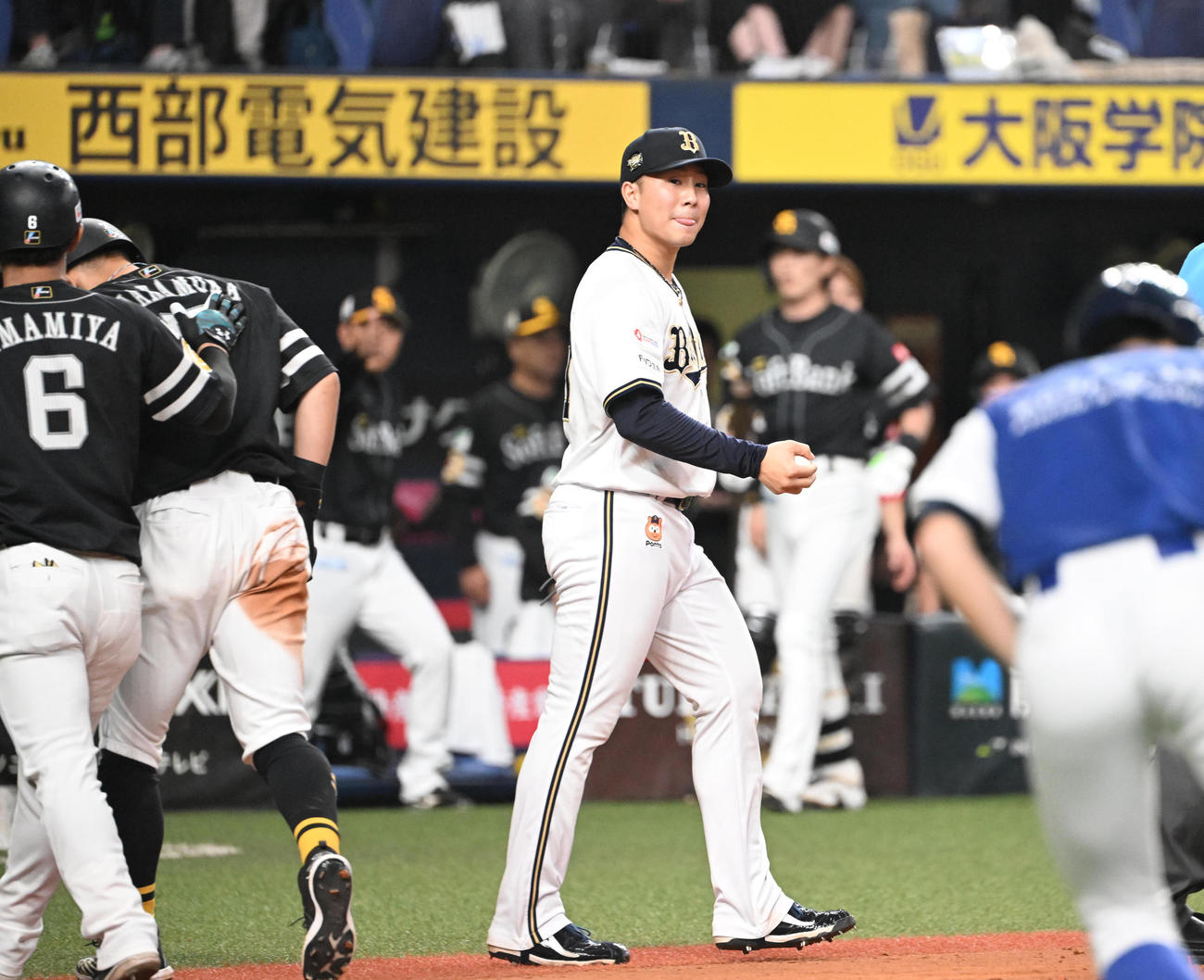 オリックス対ソフトバンク　8回表ソフトバンク無死一塁、柳町に適時二塁打を浴び無失点記録が途絶えた古田島（撮影・和賀正仁）