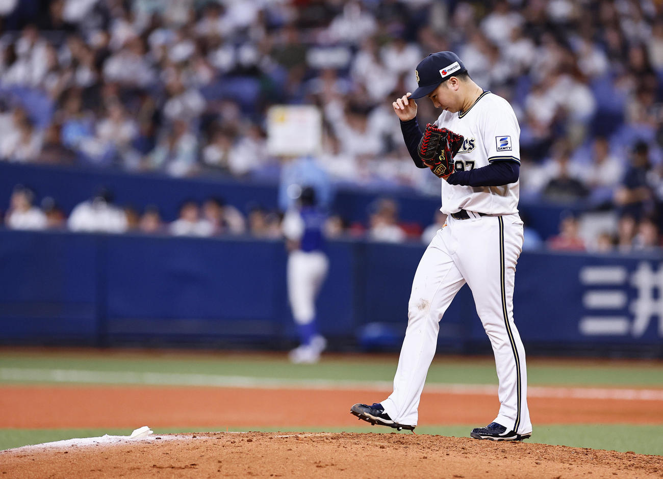 オリックス対ソフトバンク　8回、マウンドに上がるオリックス古田島（撮影・藤尾明華）