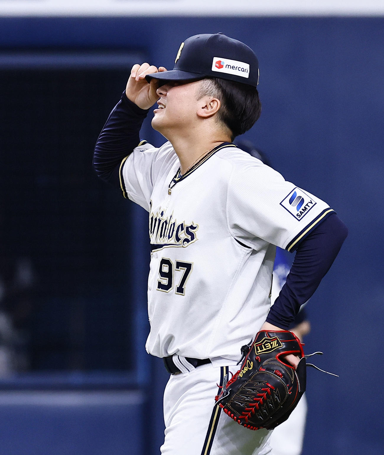 オリックス対ソフトバンク　8回表ソフトバンク無死一塁、代打柳町に中越え適時二塁打を許し、悔しがる古田島（撮影・藤尾明華）