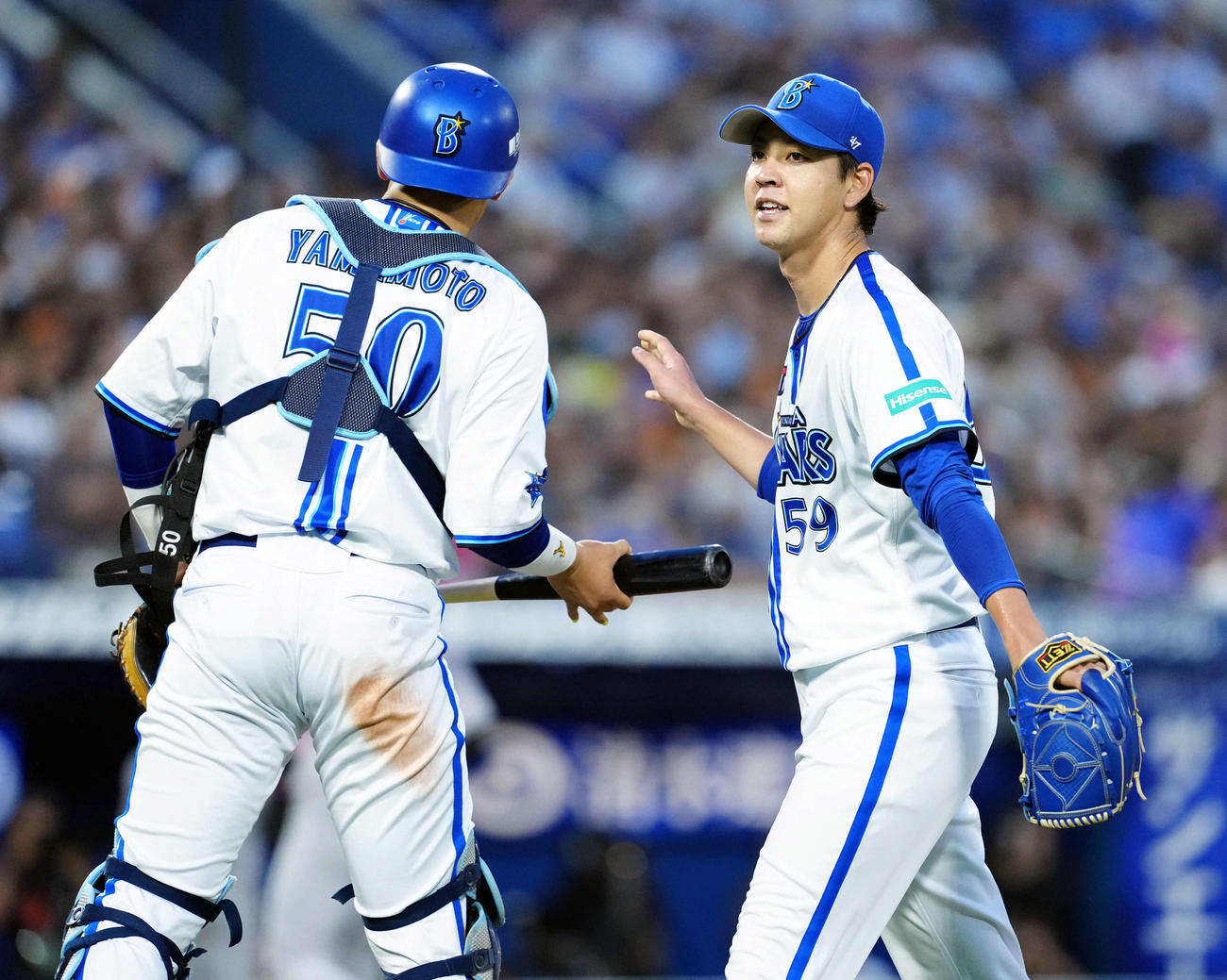 DeNA対巨人　3回表巨人2死二塁、岡本和を中飛に仕留めホッとした表情を見せる平良（撮影・たえ見朱実）