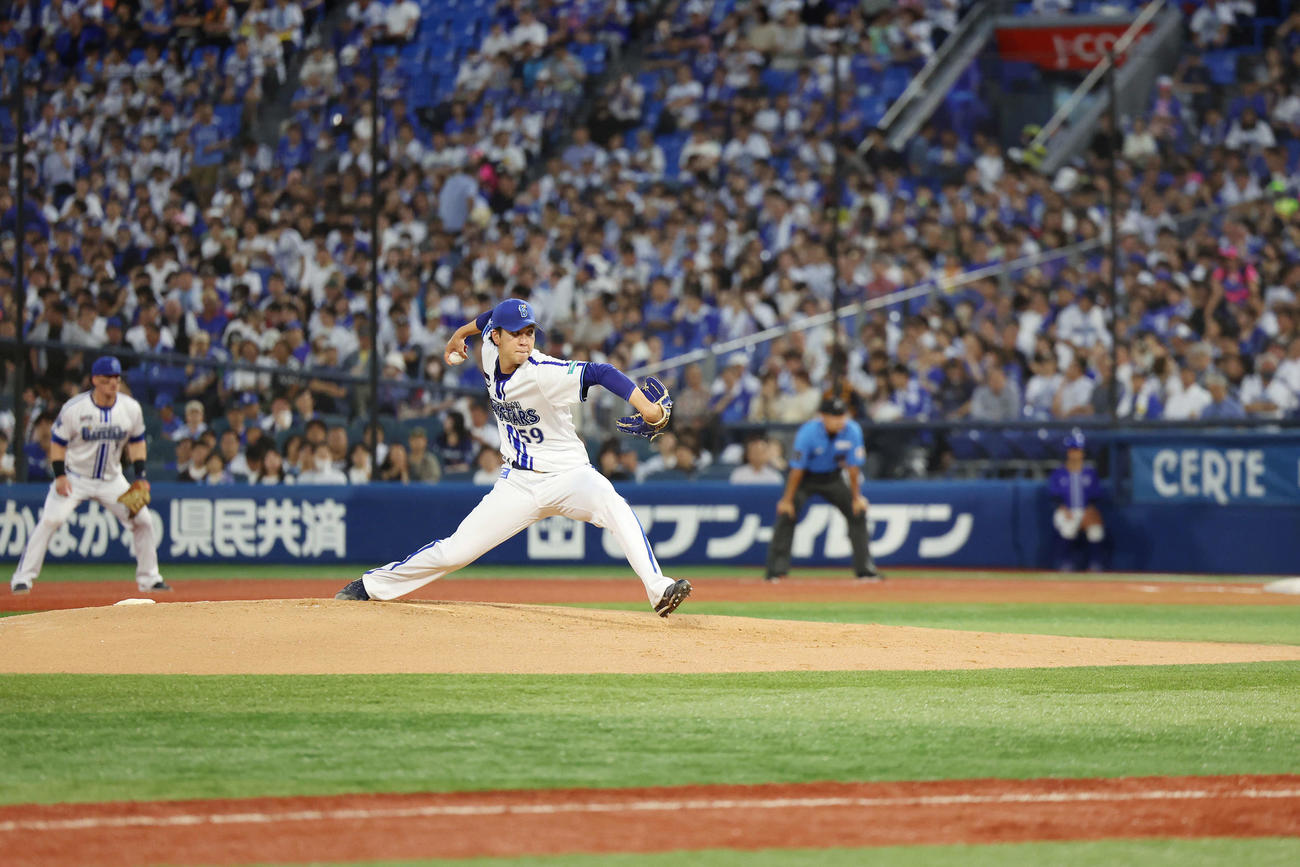 DeNA対巨人　DeNA先発の平良（撮影・宮地輝）