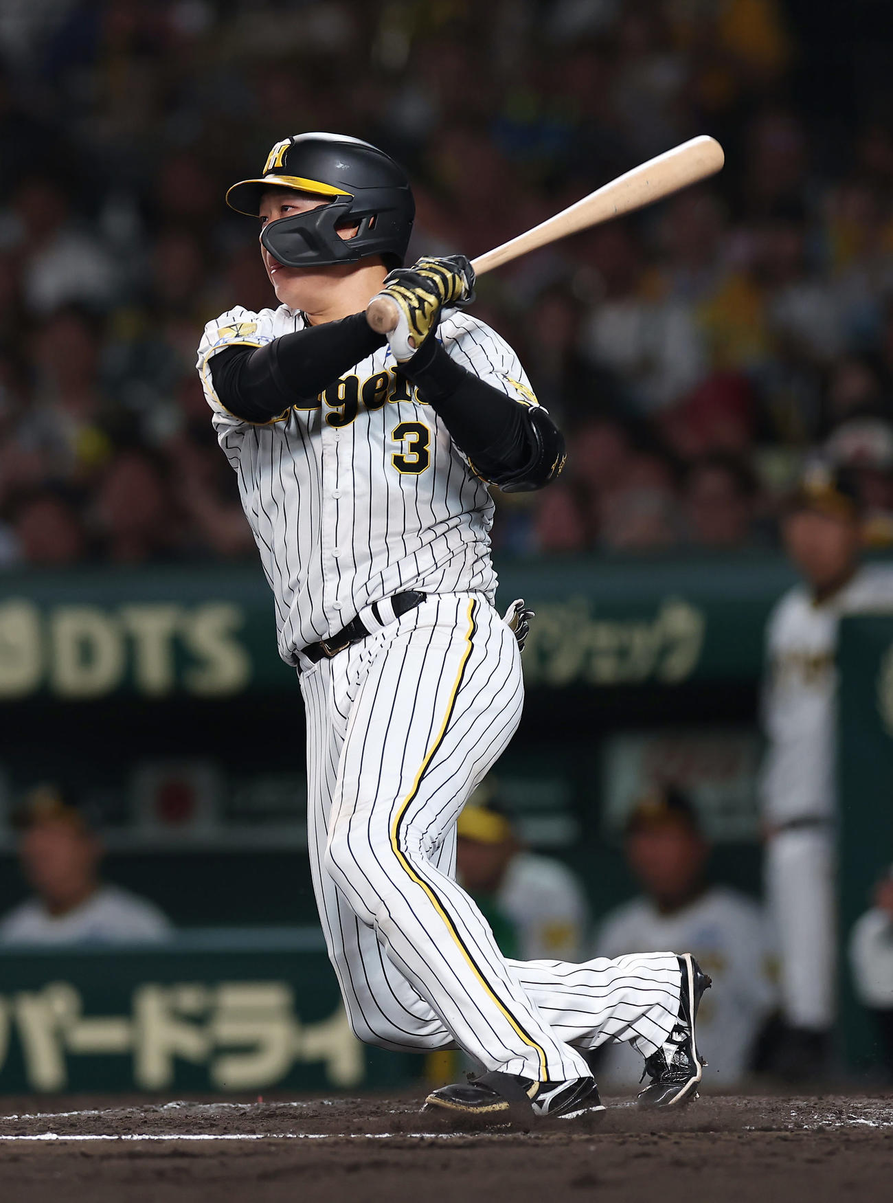 阪神対中日　7回裏阪神無死一、三塁、先制の左前適時打を放つ大山（撮影・前田充）