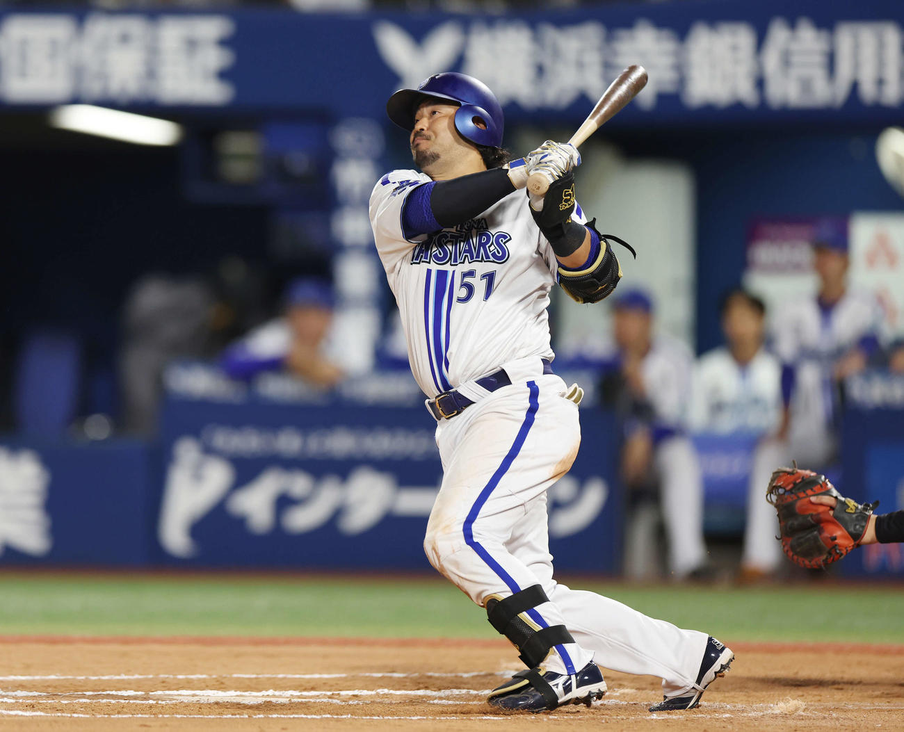 DeNA対巨人　10回裏DeNA1死、左越えサヨナラソロ本塁打を放つ宮崎（撮影・宮地輝）
