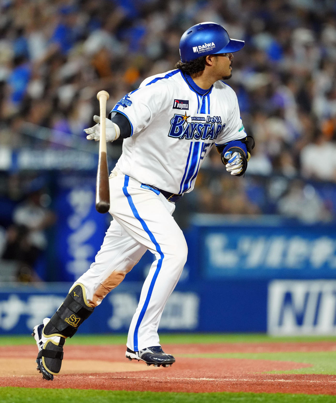DeNA対巨人　10回裏DeNA1死、左越えにサヨナラ本塁打を放った宮崎（撮影・たえ見朱実）