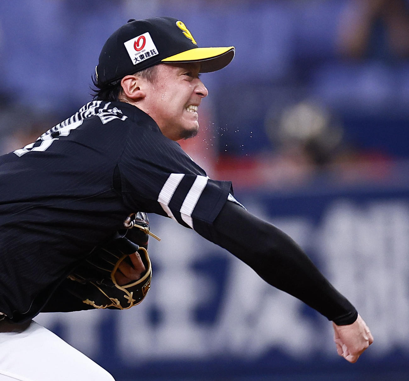 オリックス対ソフトバンク　5回、力投を見せるソフトバンク東浜（撮影・藤尾明華）