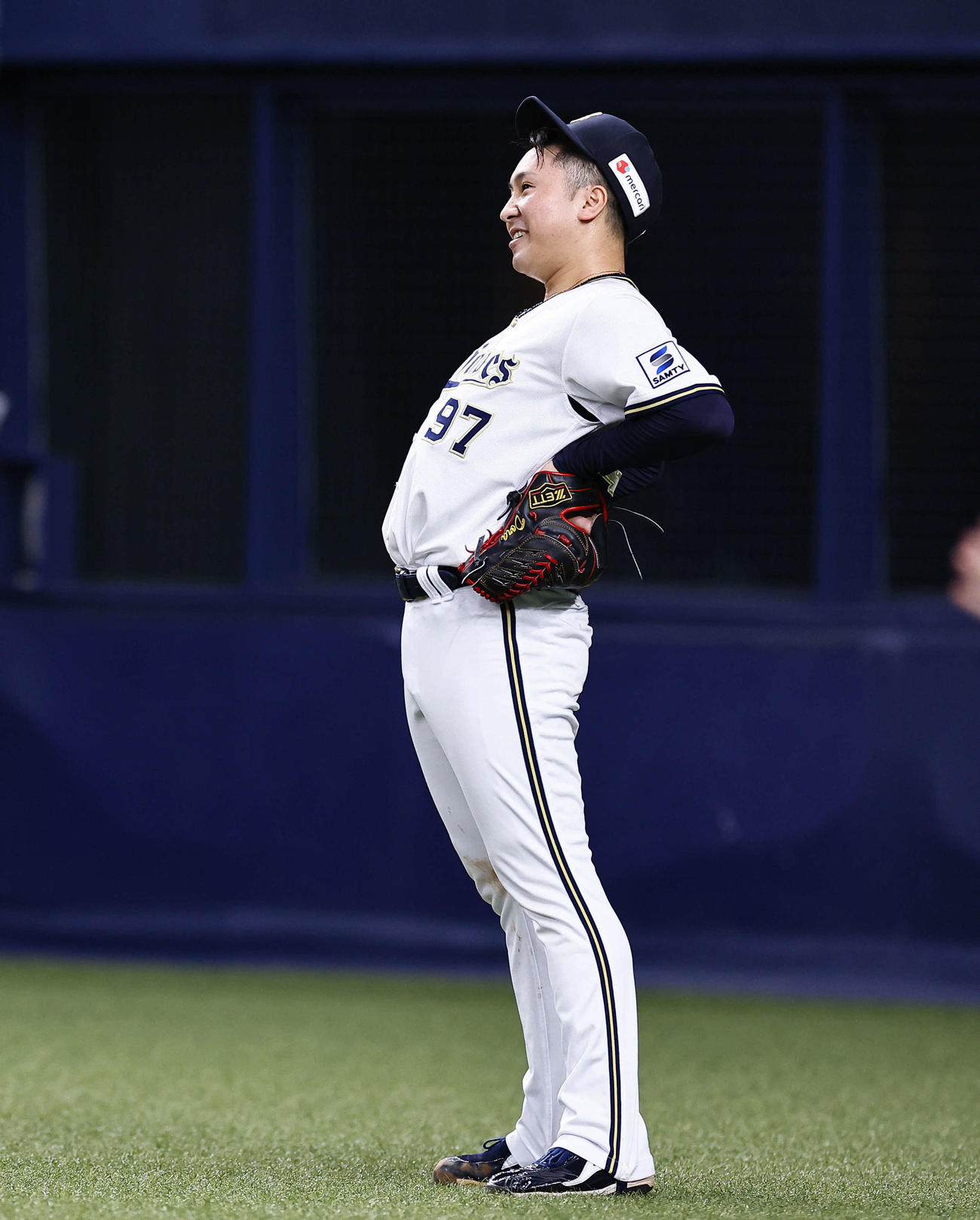 オリックス対ソフトバンク　8回表ソフトバンク無死一塁、代打柳町に右中間へ適時二塁打を許し、悔しがる古田島（撮影・藤尾明華）