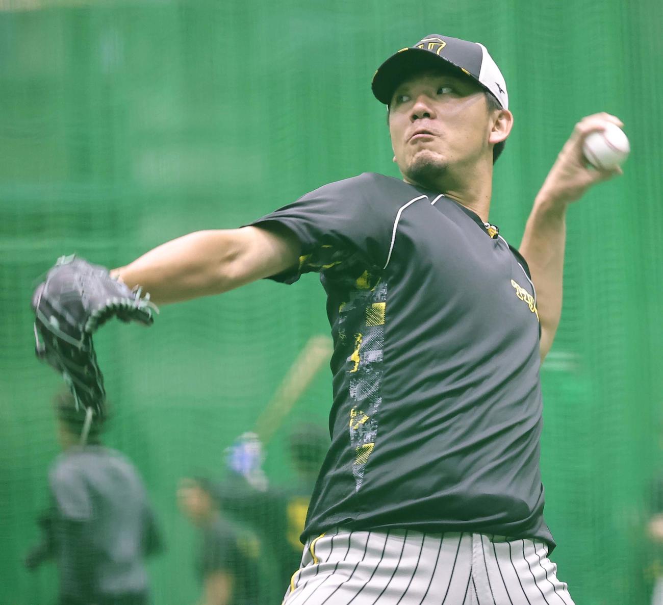 キャッチボールをする伊藤将（撮影・上田博志）