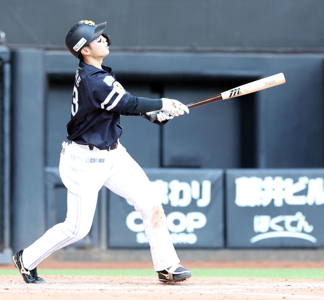 日本ハム対ソフトバンク　4回表ソフトバンク1死三塁、広瀬は中犠飛を放つ（撮影・佐藤翔太）