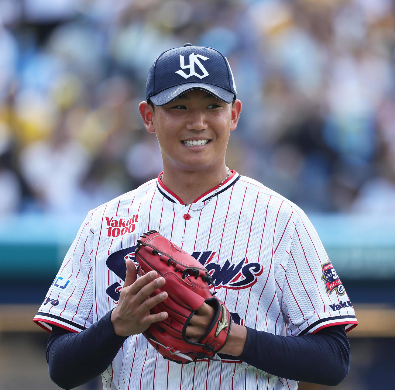 ヤクルト対阪神　4回表阪神の攻撃を3者凡退に抑え笑顔を見せる奥川（撮影・足立雅史）