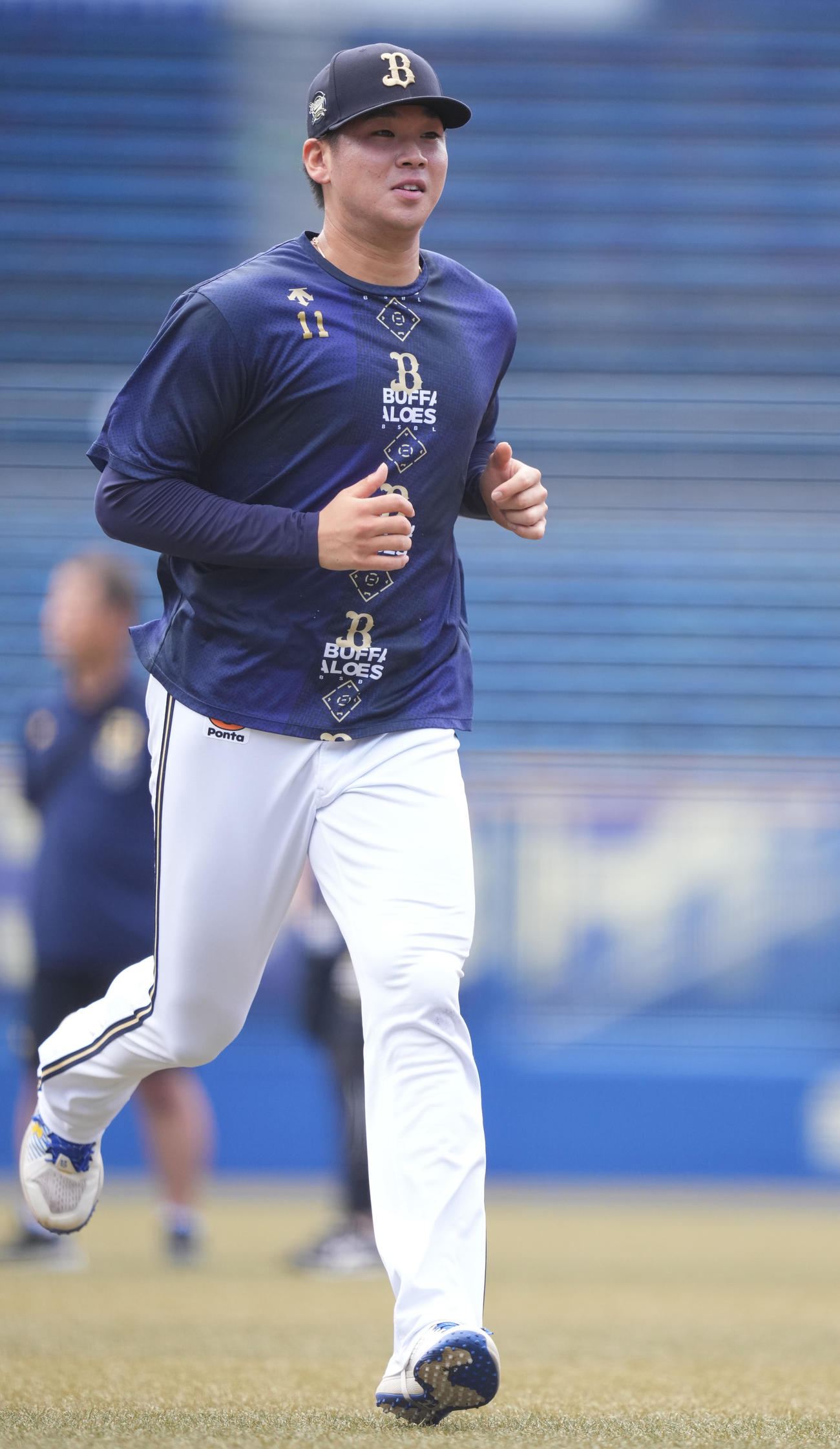 ロッテ対オリックス　試合前練習で汗を流すオリックス山下（撮影・鈴木みどり）