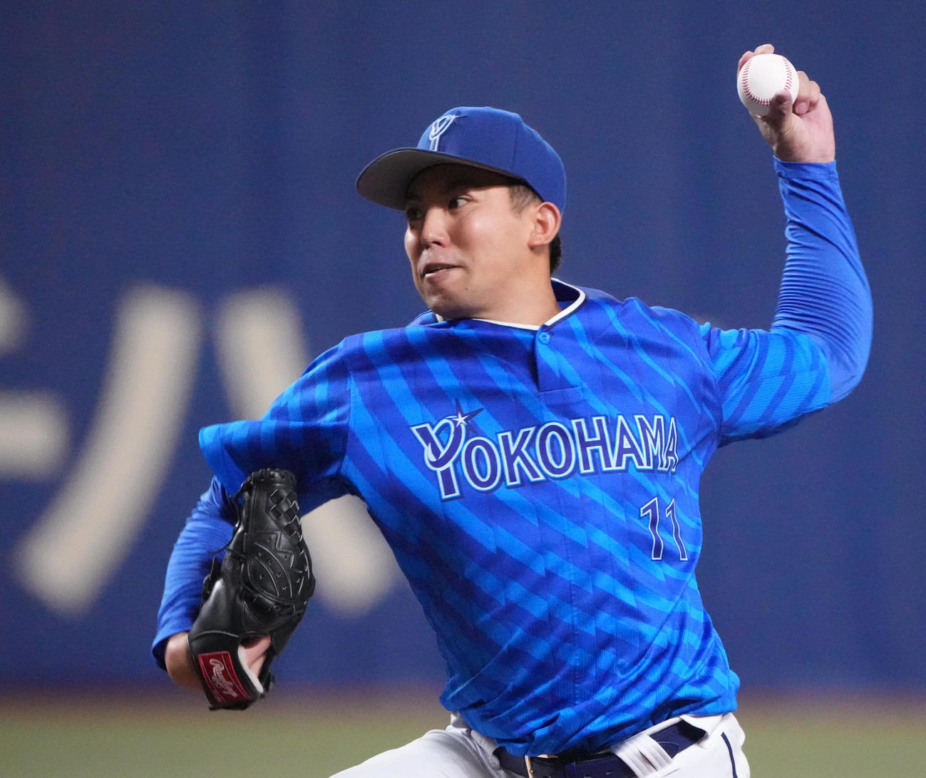 中日対DeNA 4回裏、力投するDeNA先発の東（撮影・森本幸一）