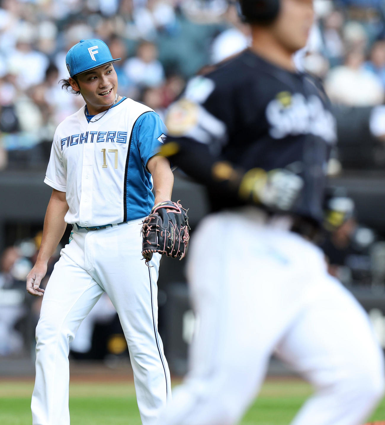 日本ハム対ソフトバンク　4回表ソフトバンク1死、近藤に右前打を打たれる伊藤（撮影・佐藤翔太）