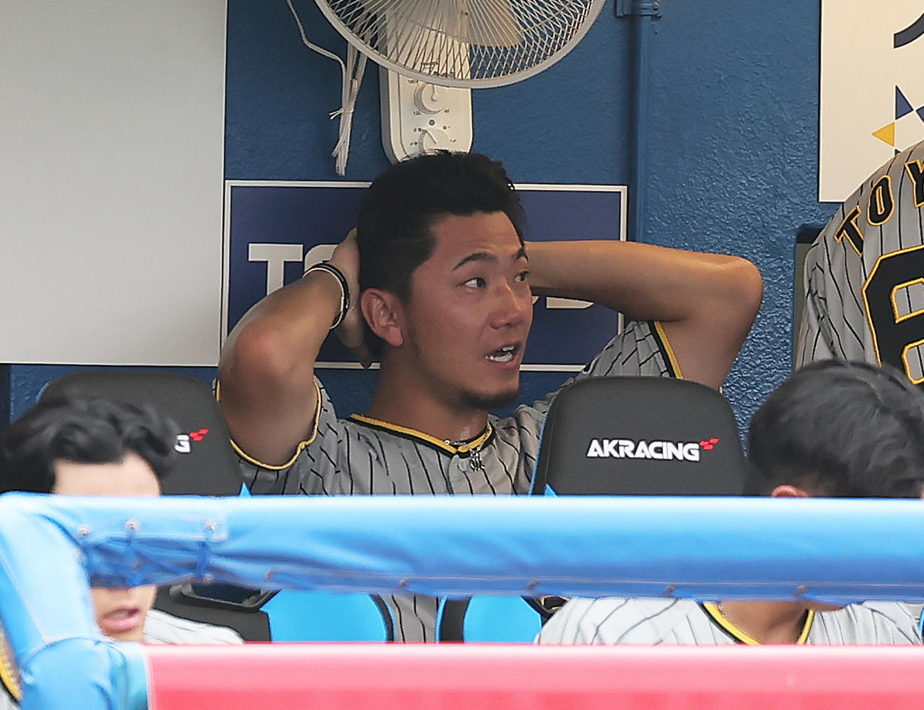 ヤクルト対阪神　初回3失点の阪神先発の伊藤将（撮影・足立雅史）