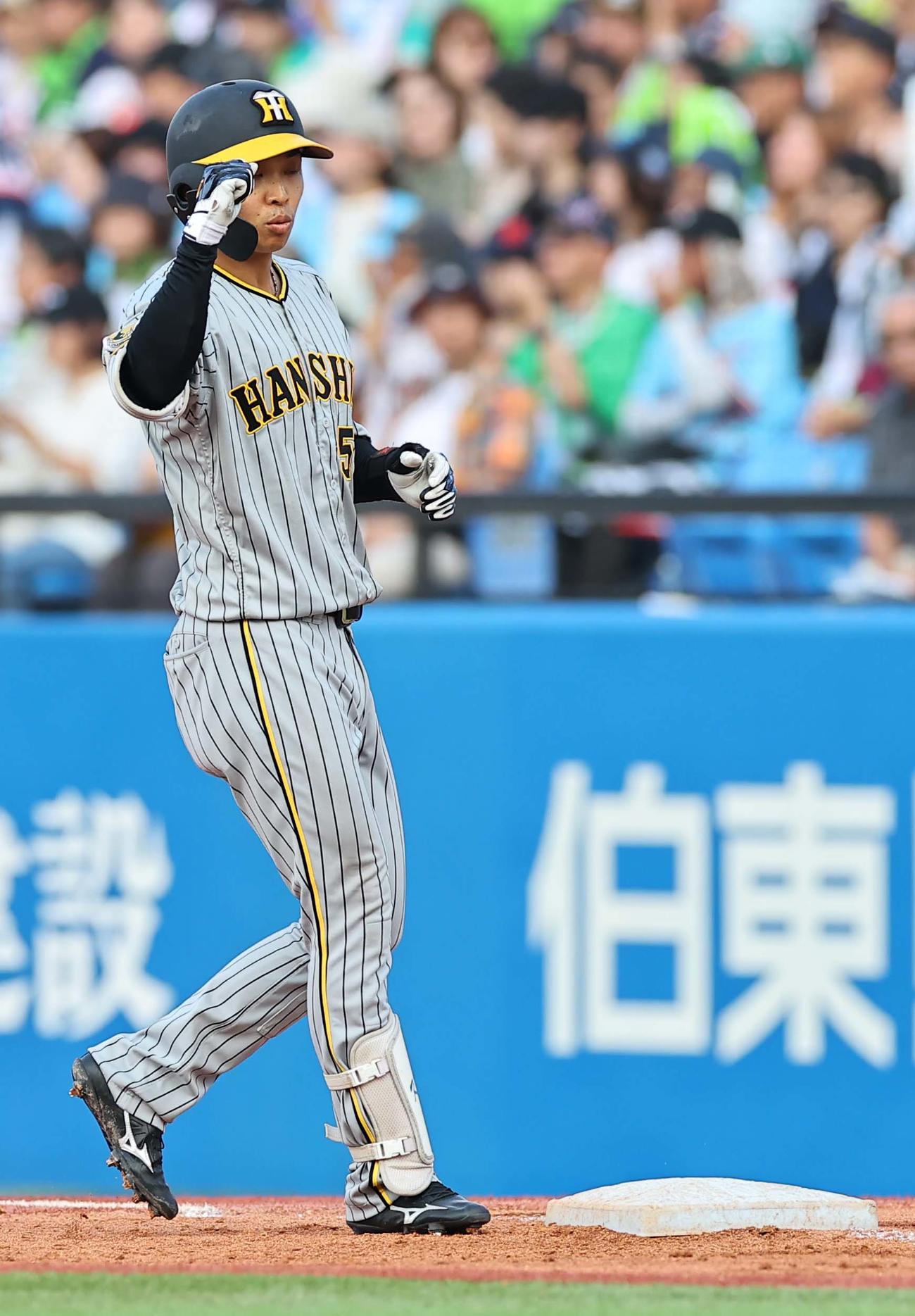 ヤクルト対阪神　7回表阪神2死、島田は中前打を放つ（撮影・上田博志）