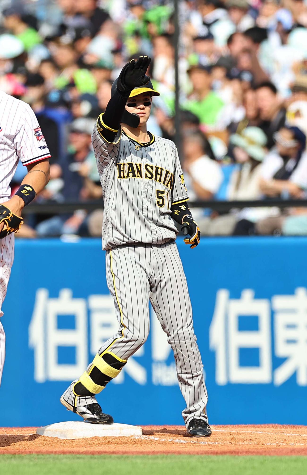 ヤクルト対阪神　5回表阪神2死一、二塁、中野は中前適時打を放つ（撮影・上田博志）