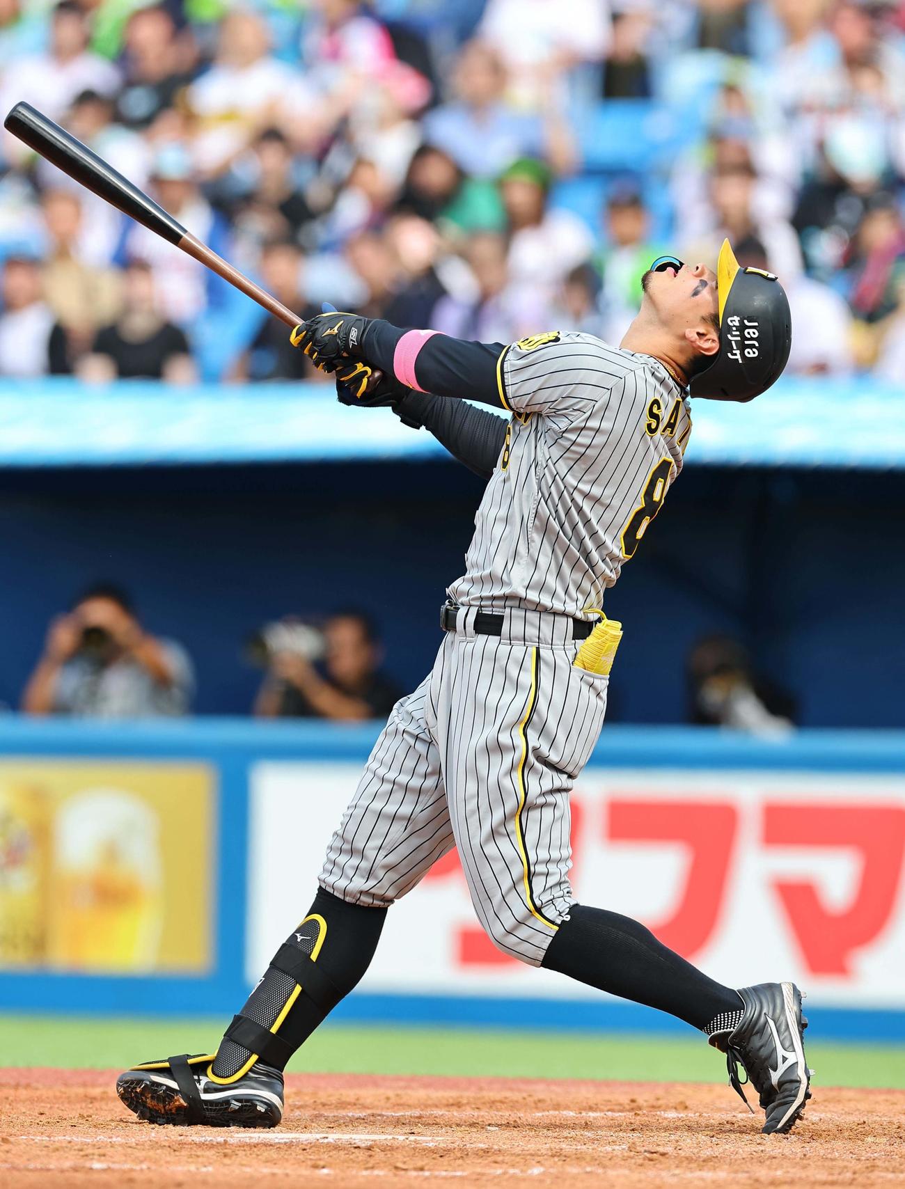 ヤクルト対阪神　4回表阪神2死、佐藤輝は捕邪飛に倒れる（撮影・上田博志）