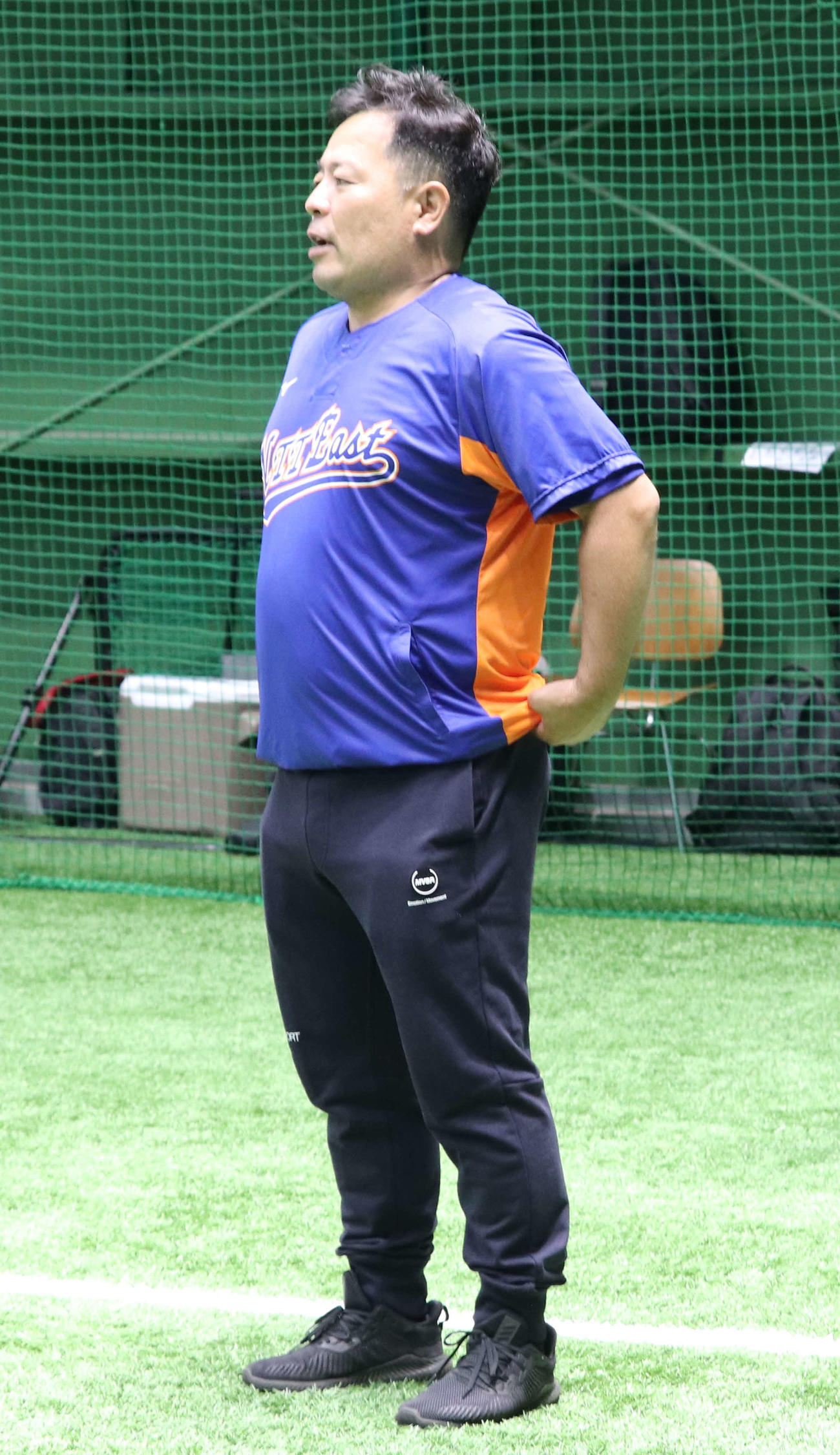 NTT東日本と日本生命の合同野球教室で指導者向けに講義するNTT東日本・飯塚氏（撮影・佐瀬百合子）