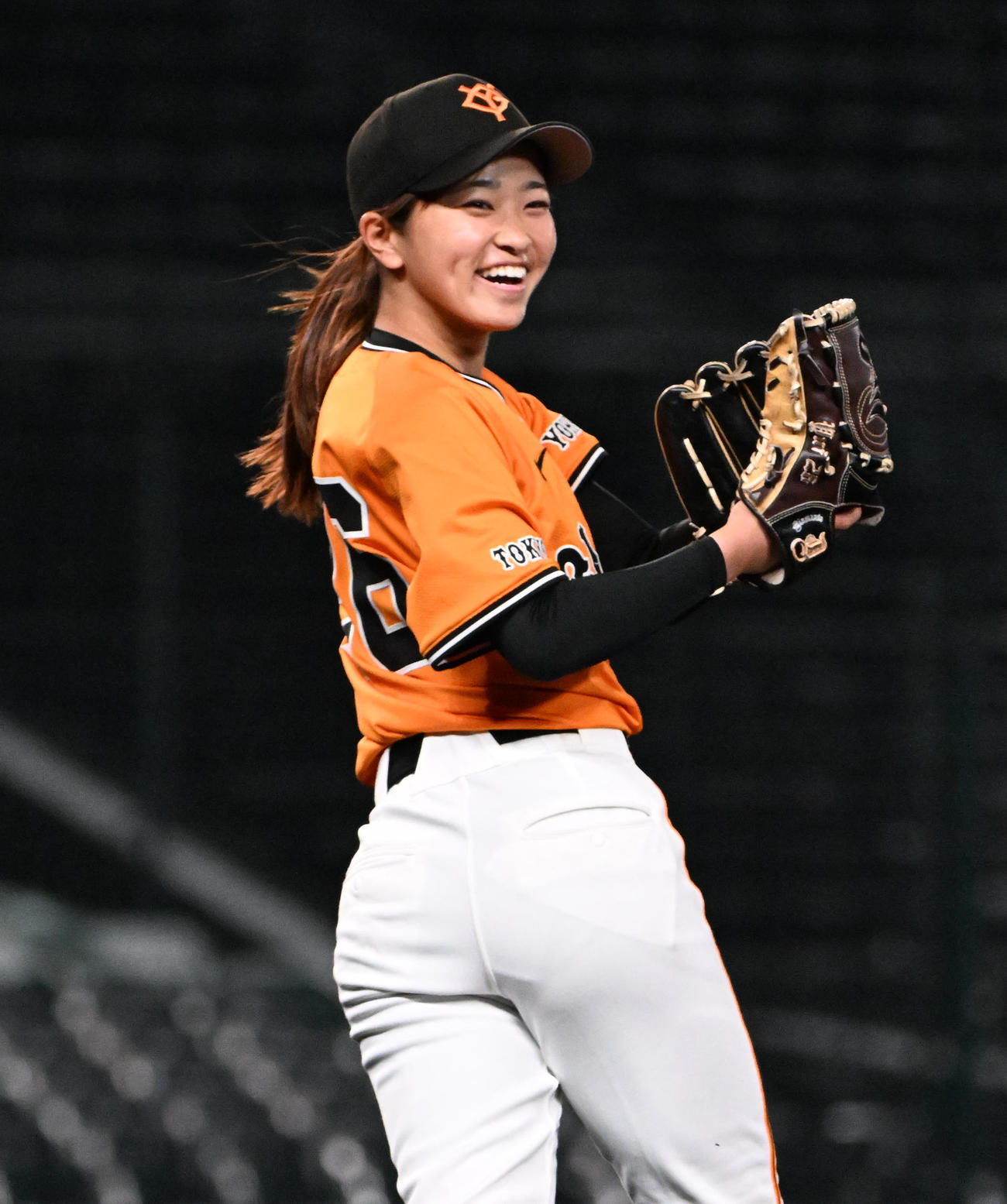 タイガースWomen対ジャイアンツ女子チーム　タイガースWomenに勝利し喜ぶジャイアンツ女子チーム日高結衣（撮影・石井愛子）