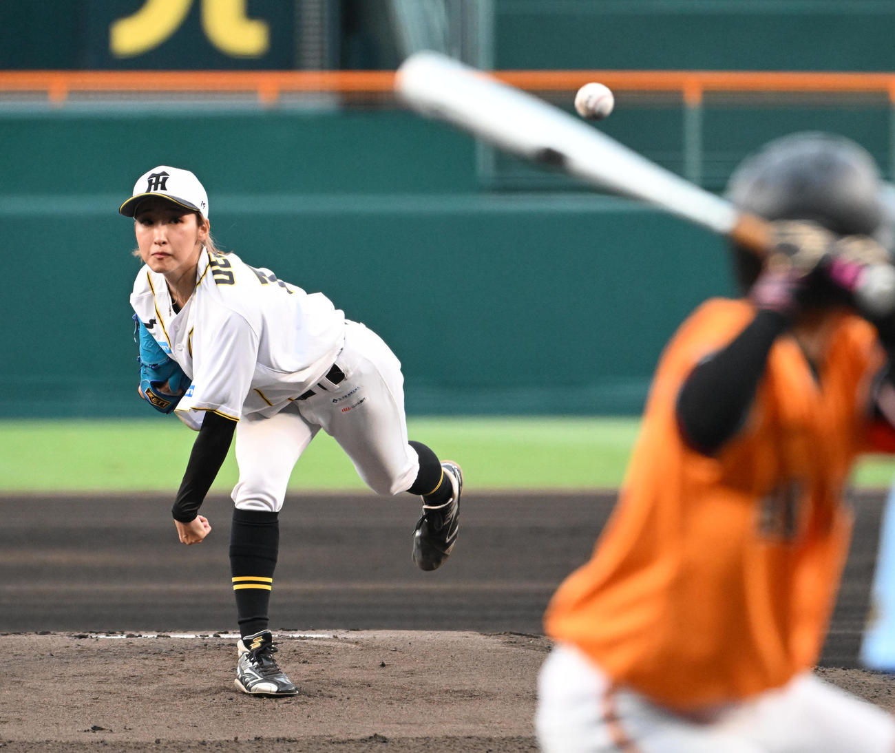 タイガースWomen対ジャイアンツ女子チーム　タイガースWomen先発の植村（撮影・石井愛子）