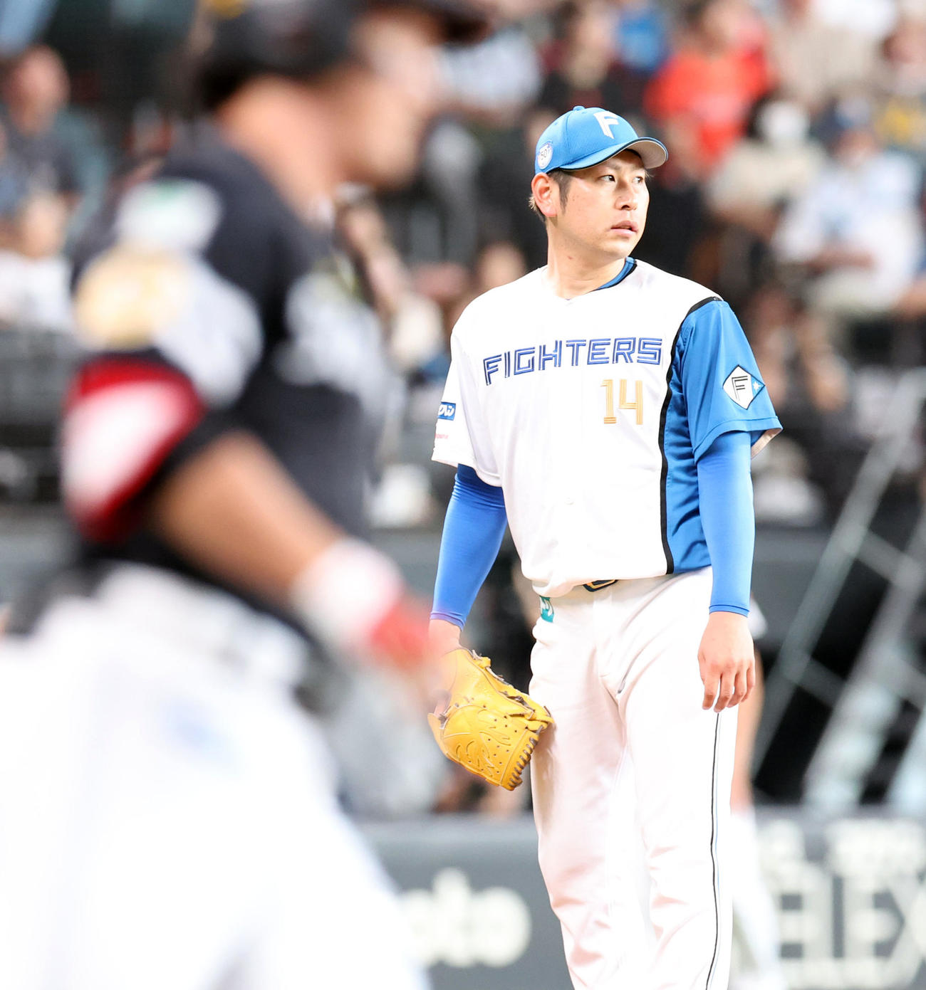 日本ハム対ソフトバンク　4回表ソフトバンク無死、栗原に右越え本塁打を浴びる加藤貴（撮影・佐藤翔太）