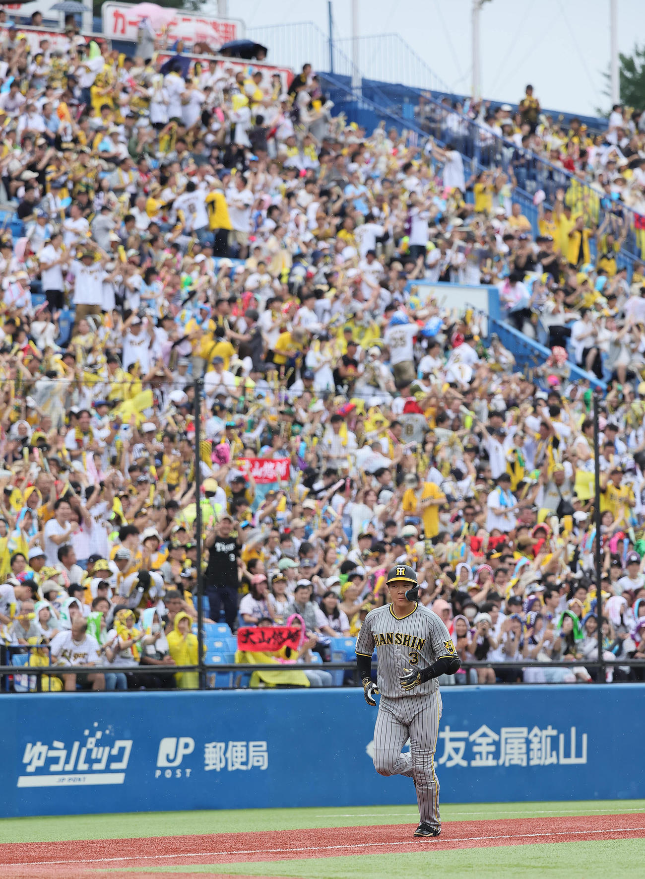 ヤクルト対阪神　4回表阪神1死、大山は先制本塁打を放つ（撮影・足立雅史）