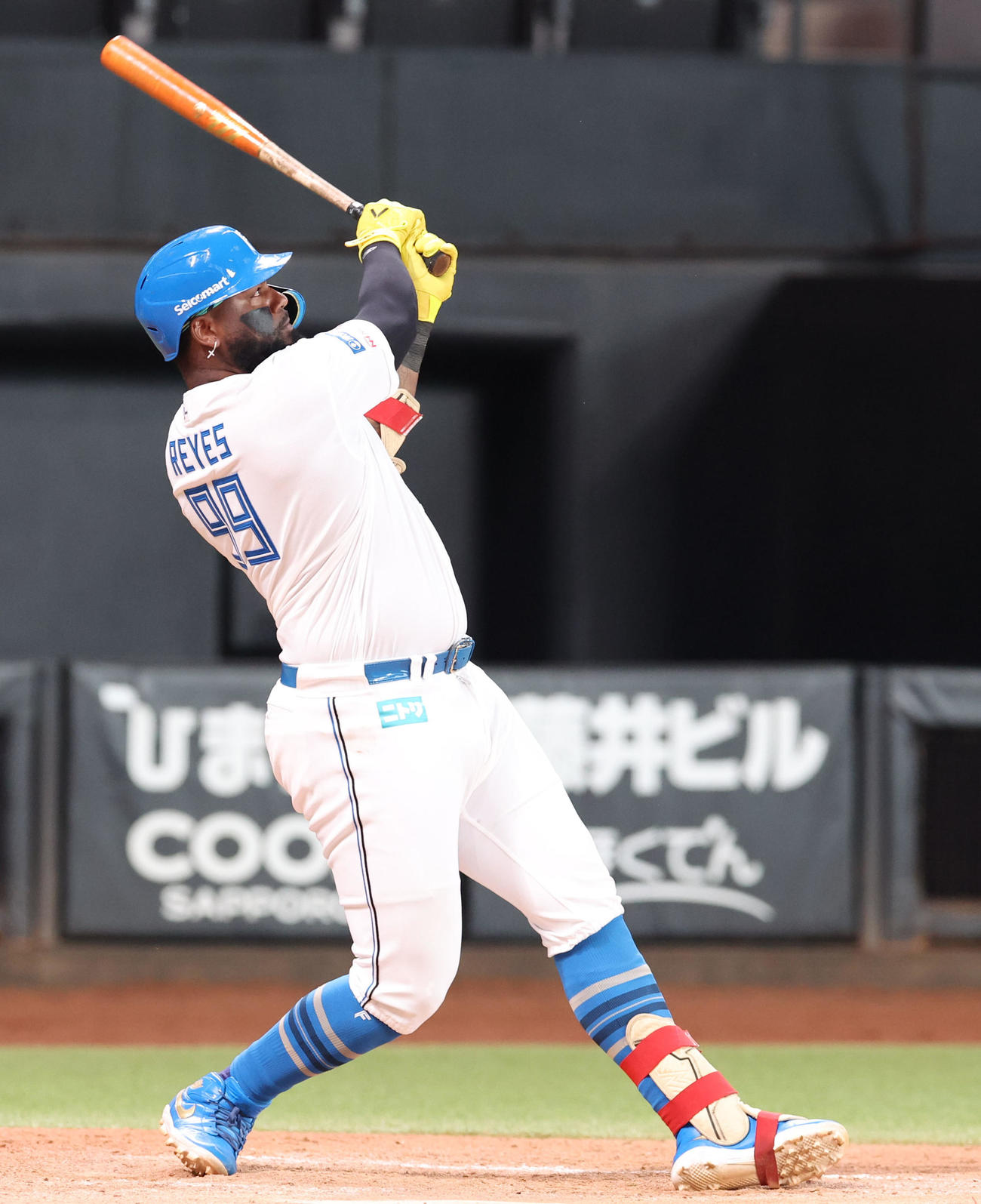 日本ハム対ソフトバンク　9回裏日本ハム無死一塁、レイエスは左越え本塁打を放つ（撮影・佐藤翔太）