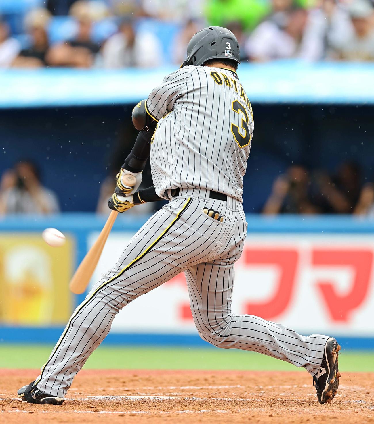 ヤクルト対阪神　4回表阪神1死、大山は右越えソロ本塁打を放つ（撮影・上田博志）