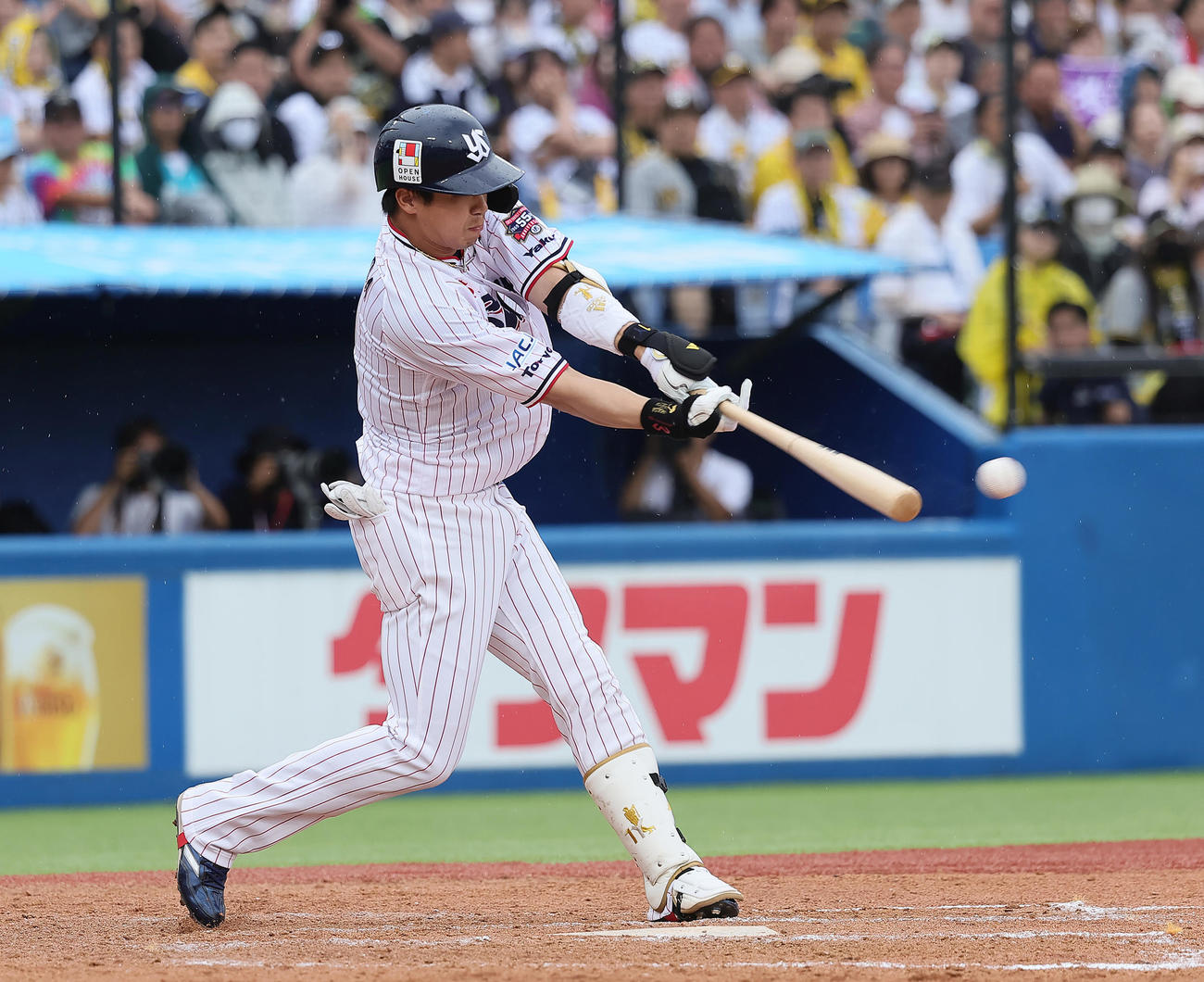 ヤクルト対阪神　8回裏ヤクルト2死一、三塁、代打山田は左前適時打を放つ（撮影・足立雅史）