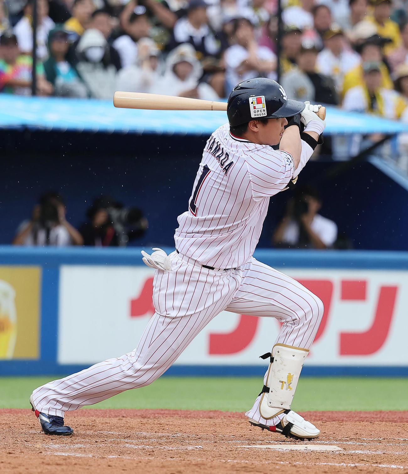 ヤクルト対阪神　8回裏ヤクルト2死一、三塁、代打山田は左前適時打を放つ（撮影・足立雅史）