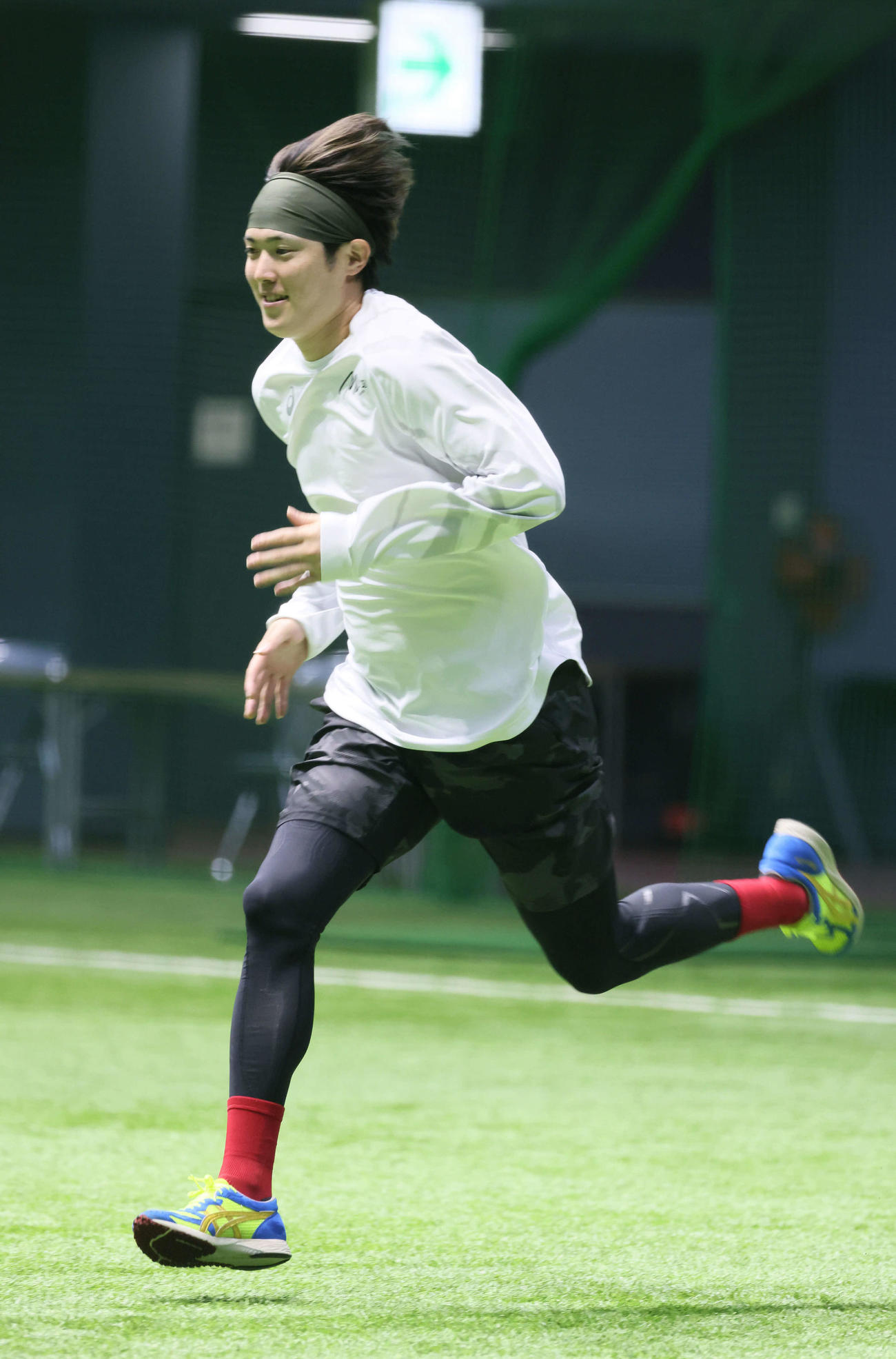 投手指名練習で走り込む広島森下（撮影・加藤孝規）