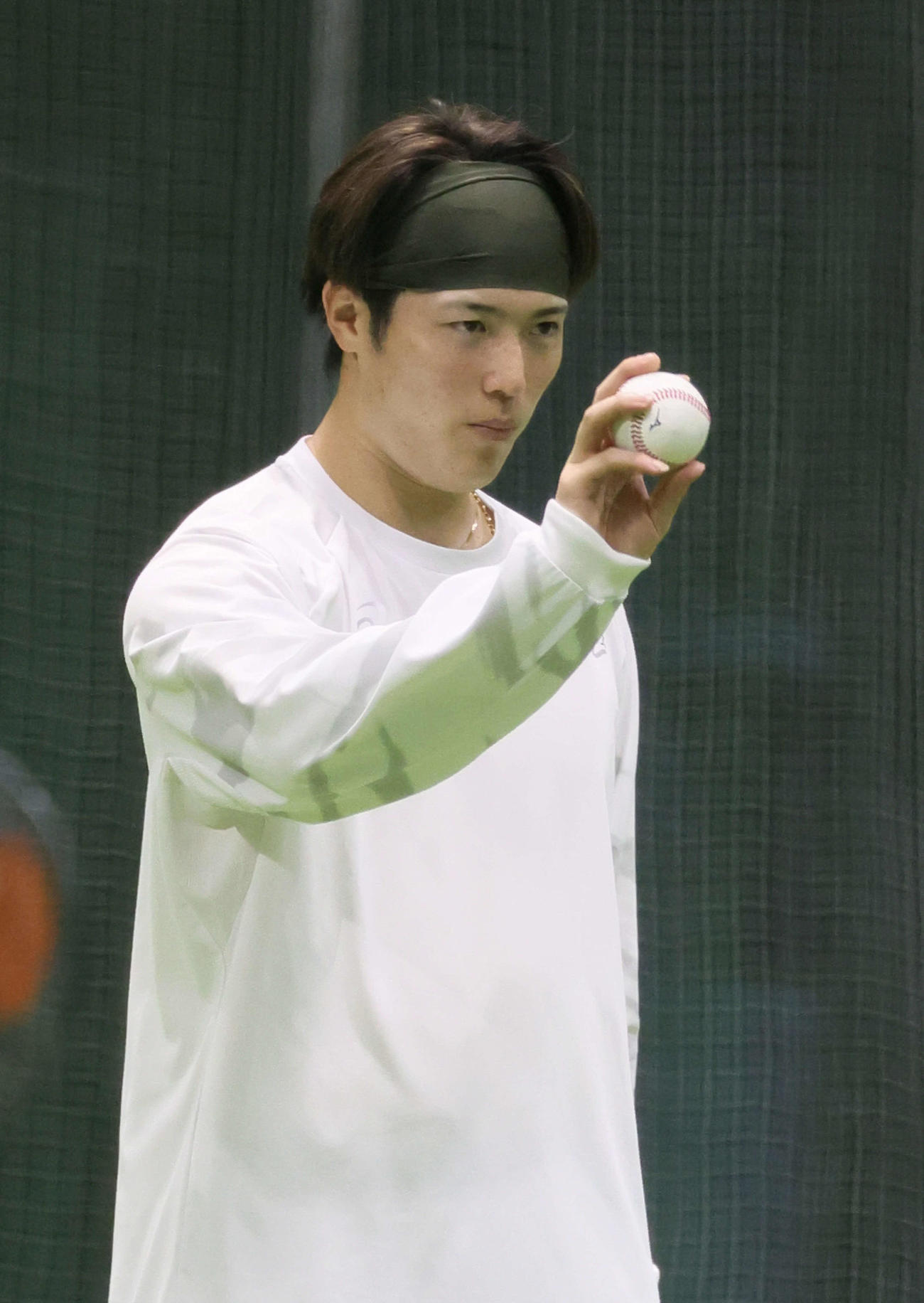 投手指名練習でキャッチボールをする広島森下（撮影・加藤孝規）