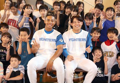 徹子の部屋♪水谷瞬選手プロ初HR記念フォト 日本ハム】水谷瞬、児童から速いゴロ捕るコツ聞かれ「怖い先生に怒