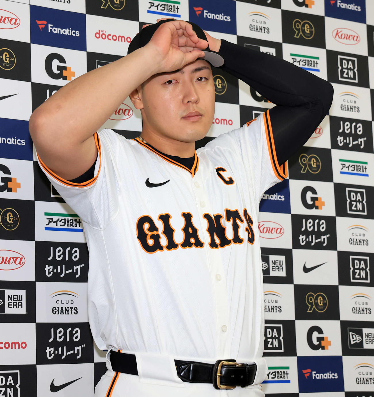 ファン投票でオールスターゲーム出場を決めた巨人岡本和は引き締まった表情を見せる（撮影・浅見桂子）