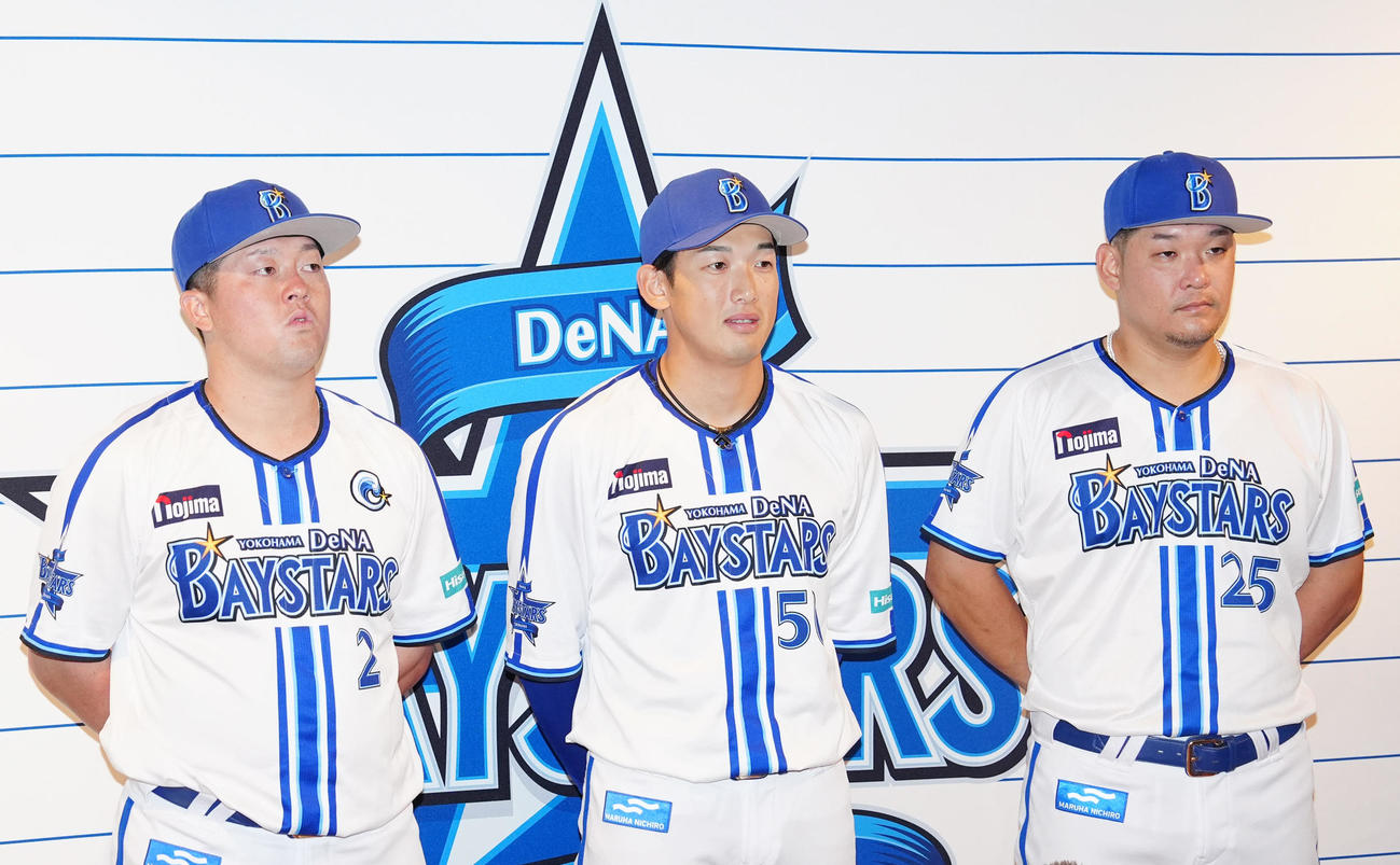 マイナビオールスターゲーム2024にファン投票で選出され、会見に臨む、左からDeNA牧、山本、筒香（撮影・江口和貴）