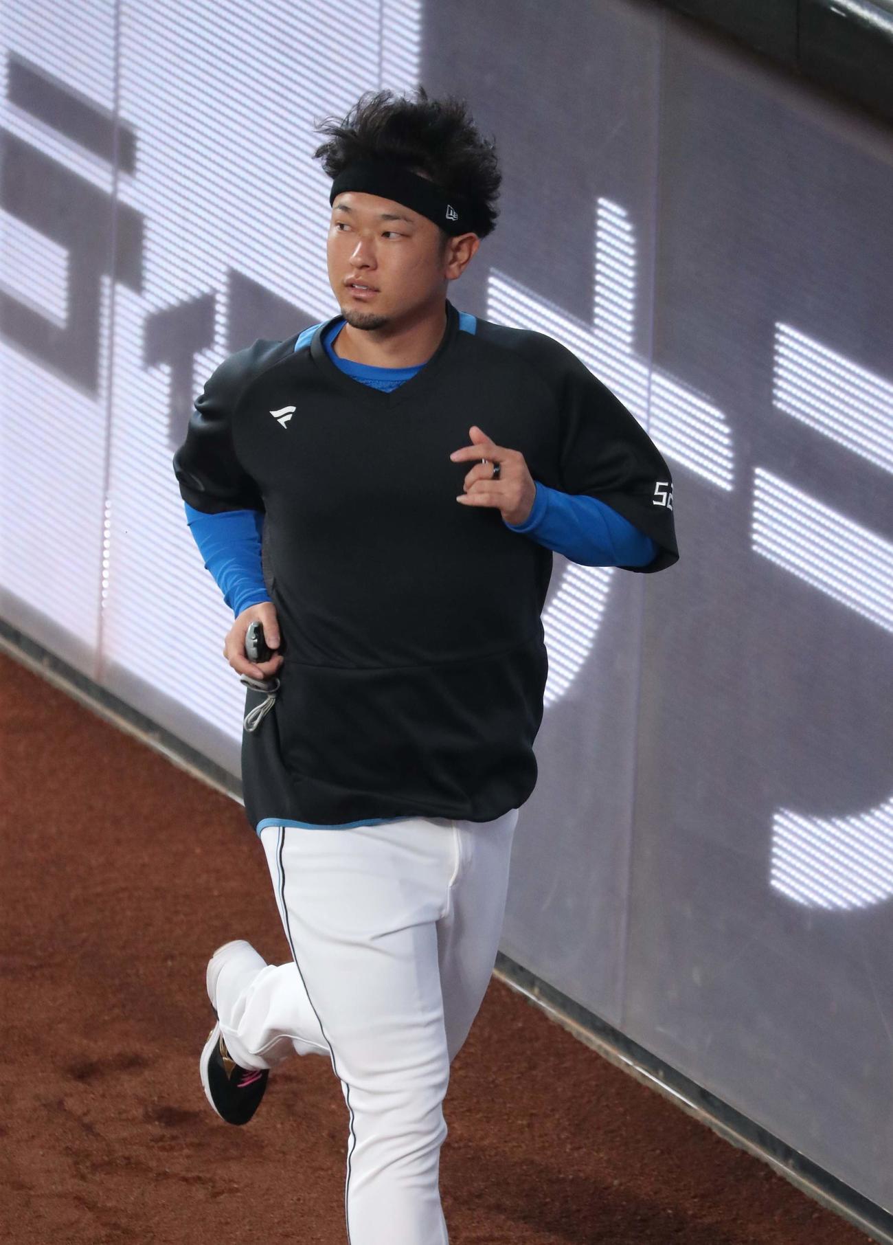 日本ハム対ロッテ　ランニングする池田（撮影・黒川智章）