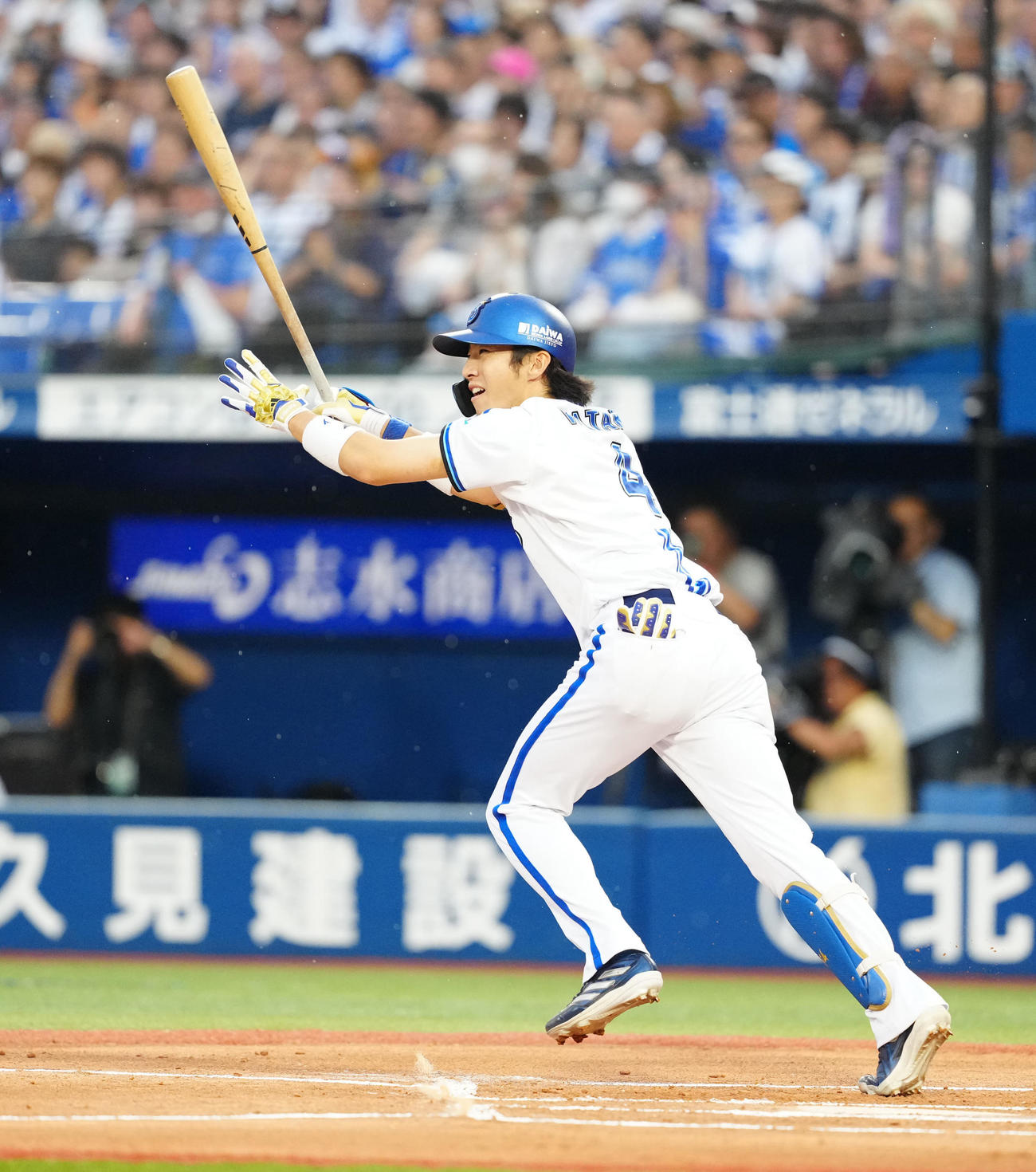 DeNA対ヤクルト　1回裏DeNA1死、中前打を放つ度会（撮影・江口和貴）