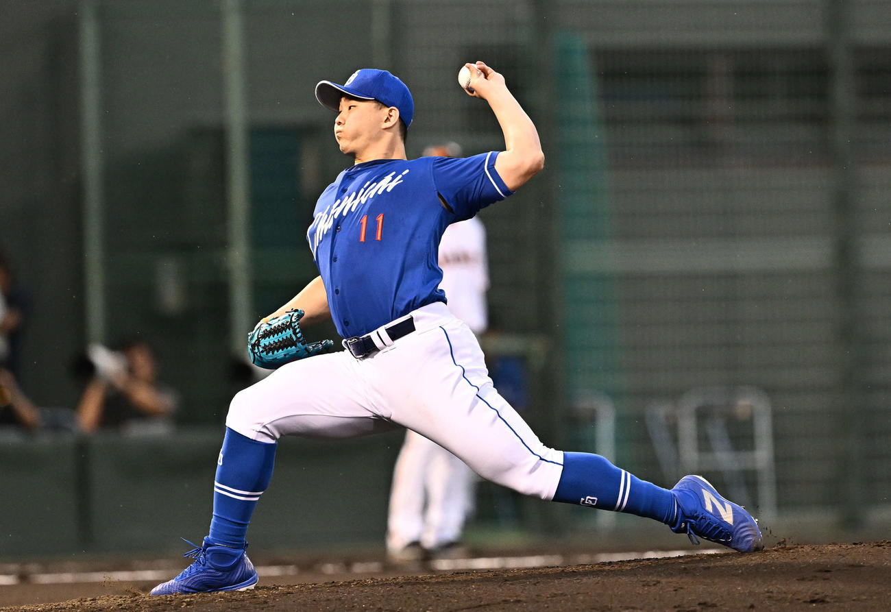 巨人対中日　中日先発の小笠原（撮影・滝沢徹郎）