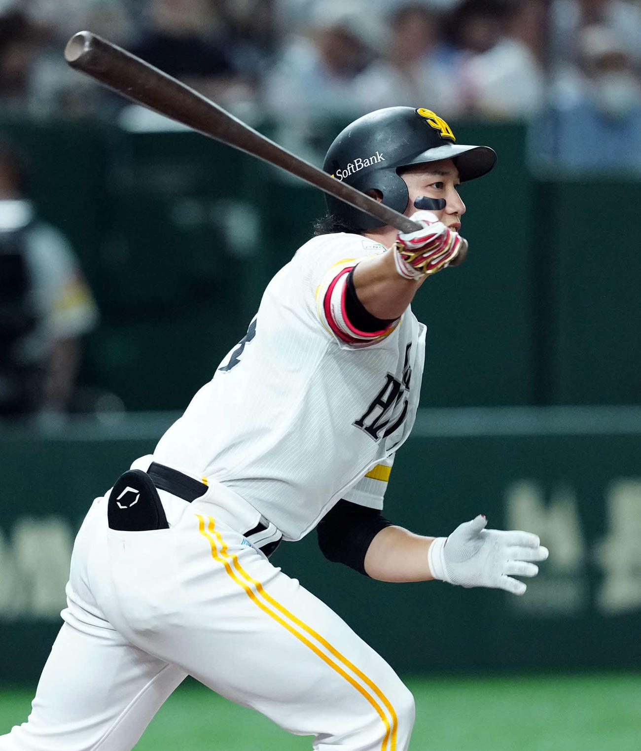 ソフトバンク対西武　3回ソフトバンク2死三塁、右前に適時二塁打を放つ栗原（撮影・たえ見朱実）