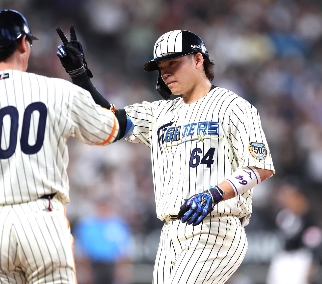 日本ハム対ロッテ　8回裏、安打を放ちポーズをとる田宮（撮影・黒川智章）