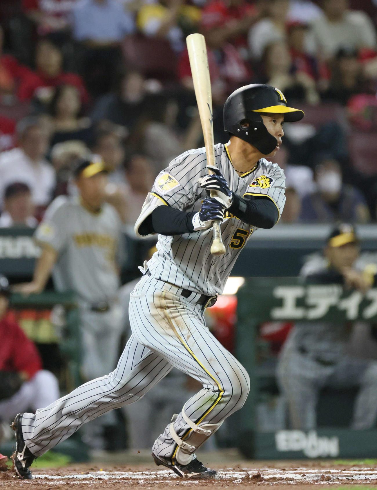 広島対阪神　10回表阪神1死一塁、島田は右前打を放つ（撮影・加藤孝規）