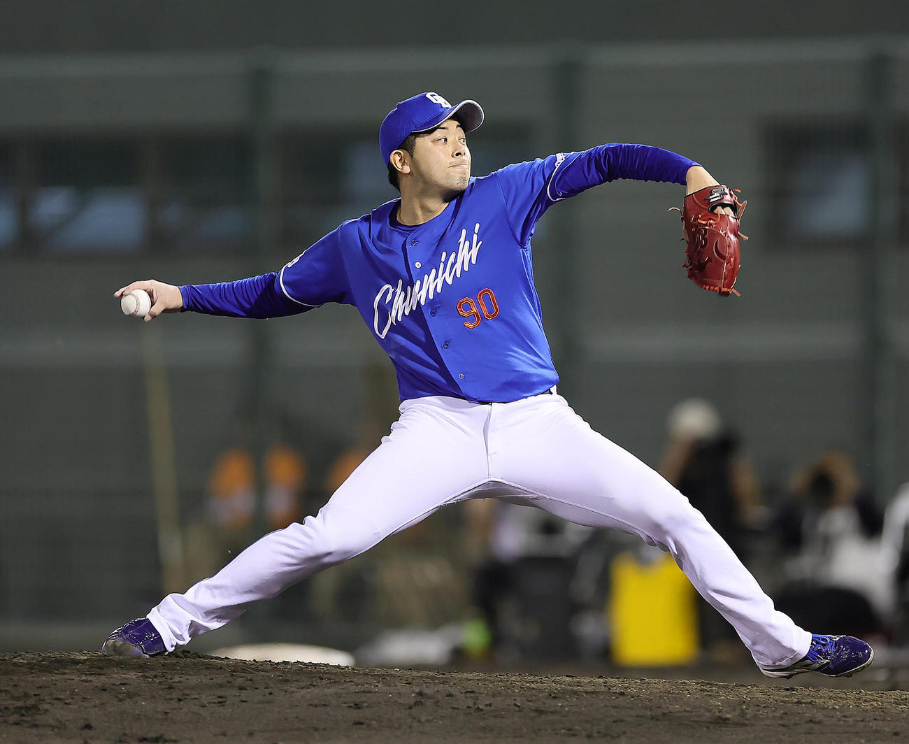 巨人対中日　8回から登板した中日松山（撮影・足立雅史）